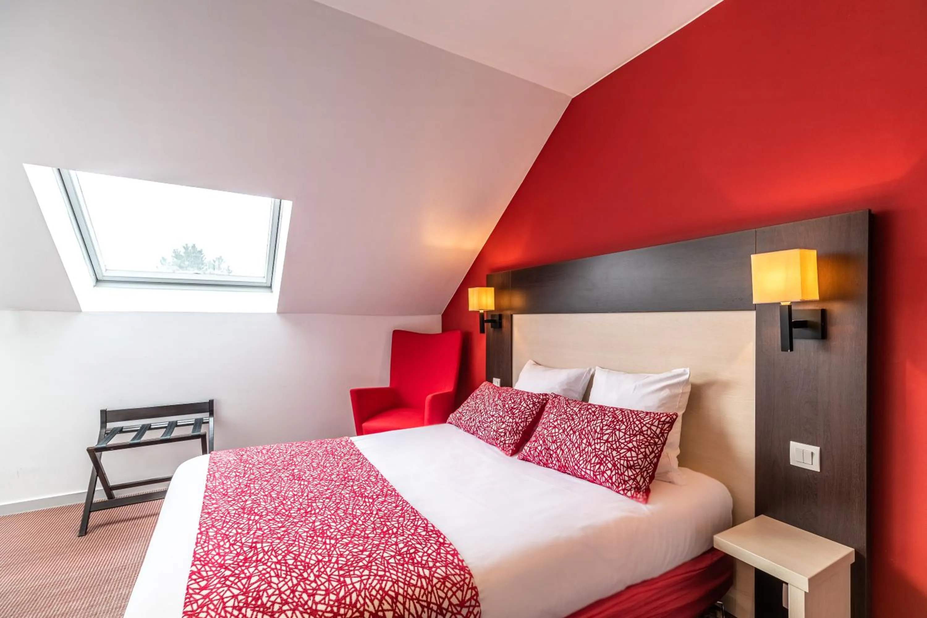 Photo of the whole room, Bed in KYRIAD ROUEN NORD - Mont Saint Aignan
