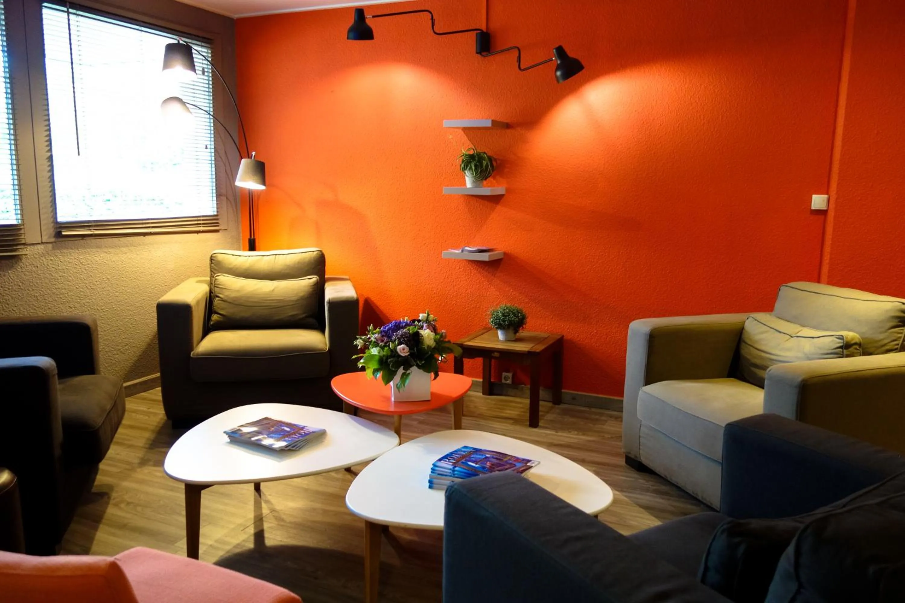 Lounge or bar in KYRIAD ROUEN NORD - Mont Saint Aignan