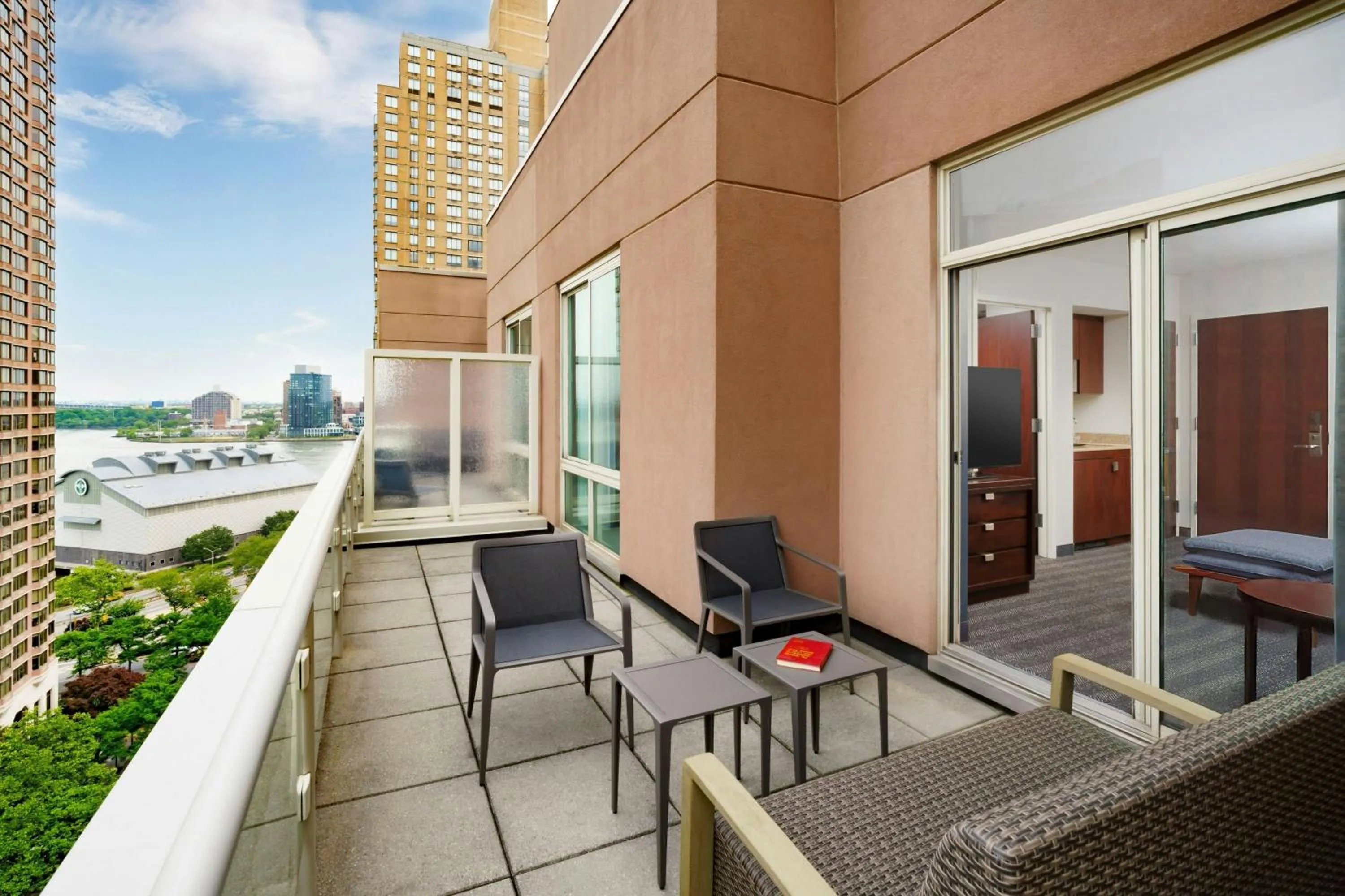 Photo of the whole room in Courtyard by Marriott New York Manhattan Upper East Side