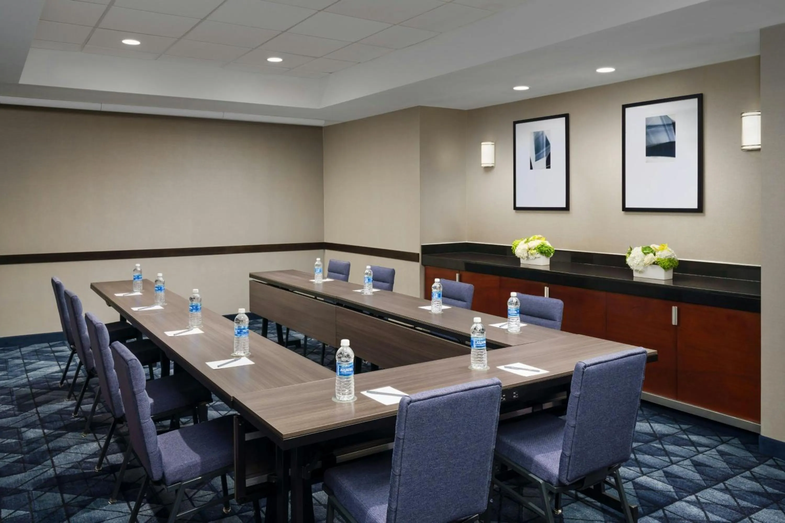 Meeting/conference room in Courtyard by Marriott New York Manhattan Upper East Side