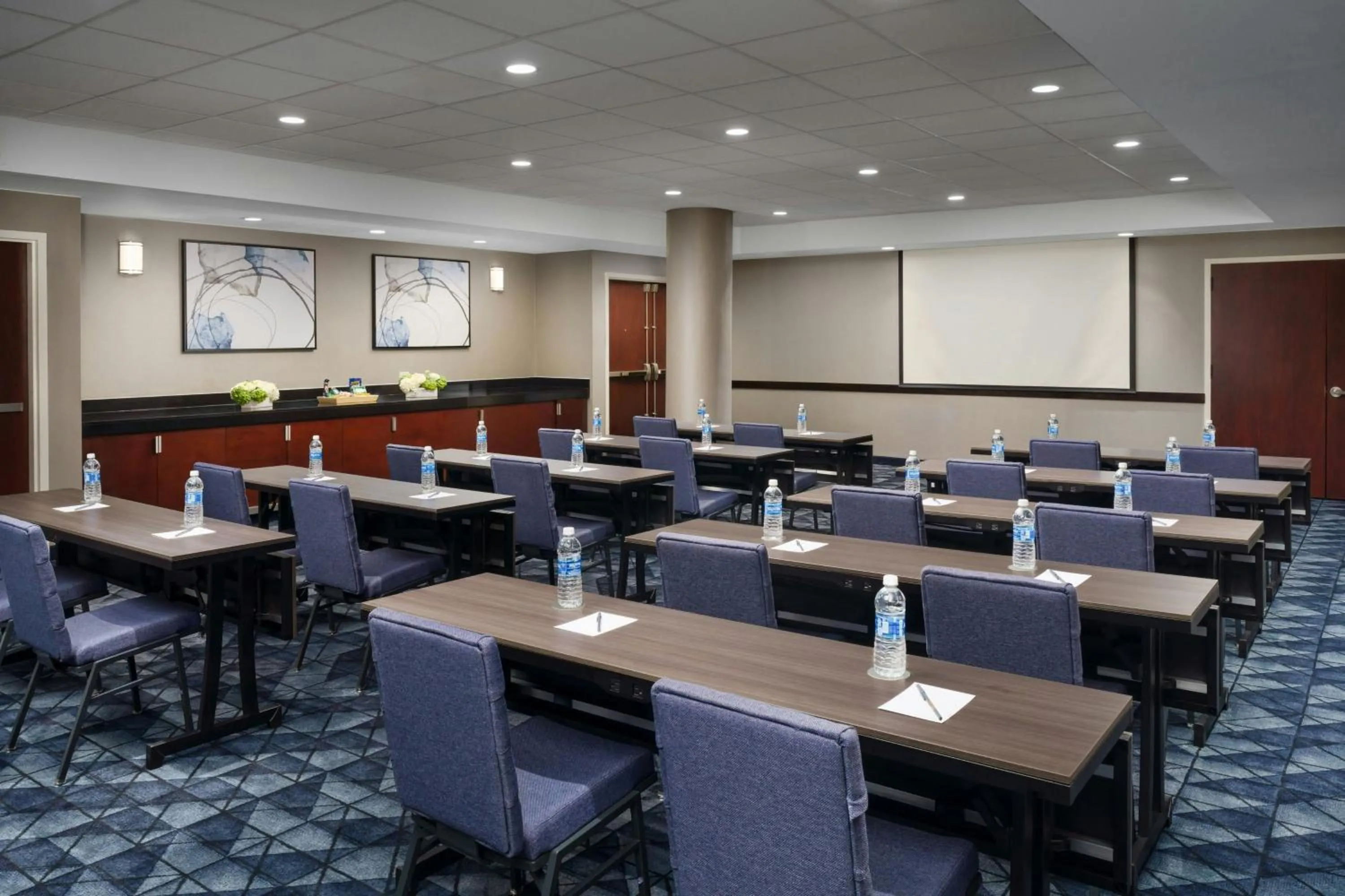 Meeting/conference room in Courtyard by Marriott New York Manhattan Upper East Side