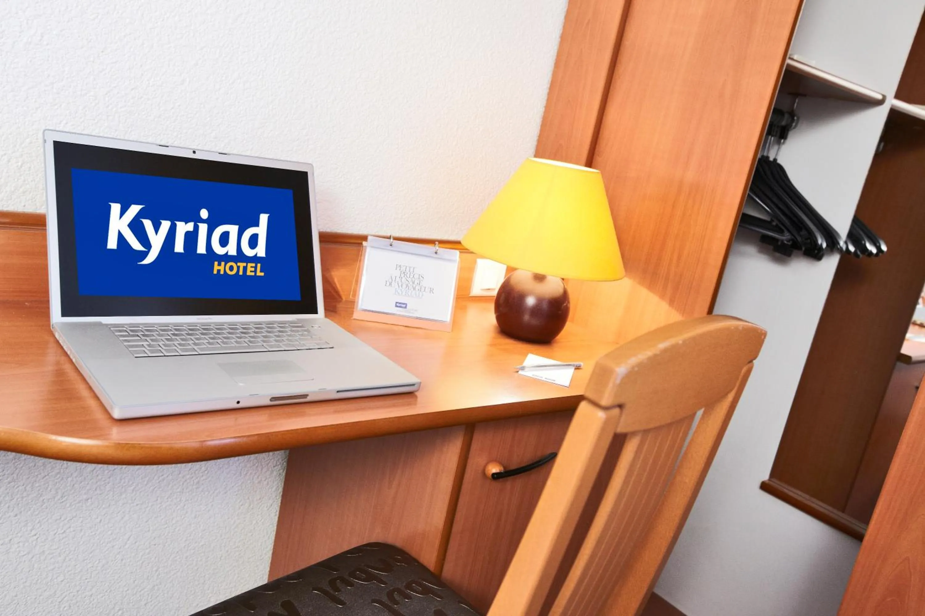 Seating area in Kyriad Toulon Est Hyeres La Garde