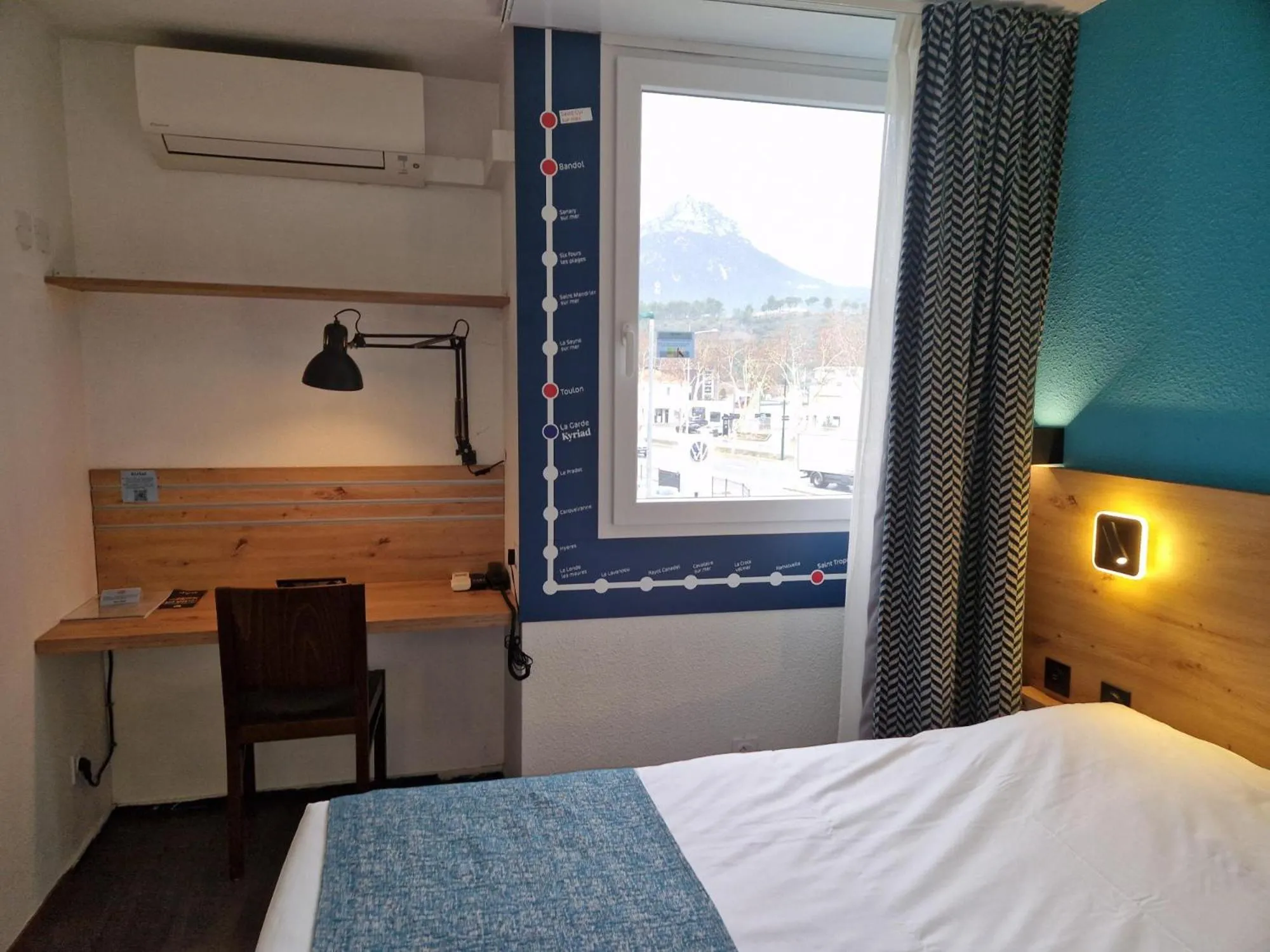 Bed in Kyriad Toulon Est Hyeres La Garde