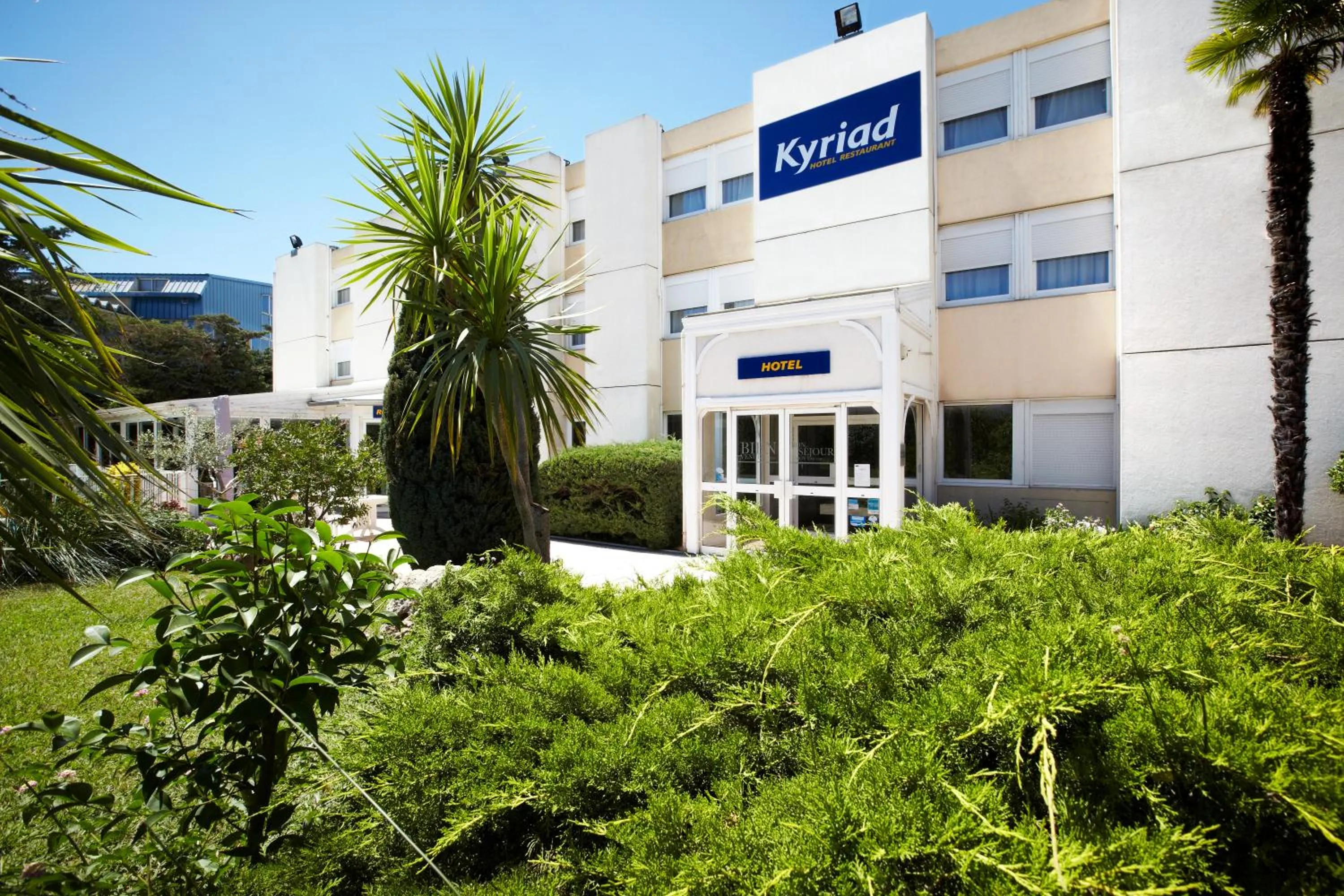 Facade/entrance in Kyriad Toulon Est Hyeres La Garde