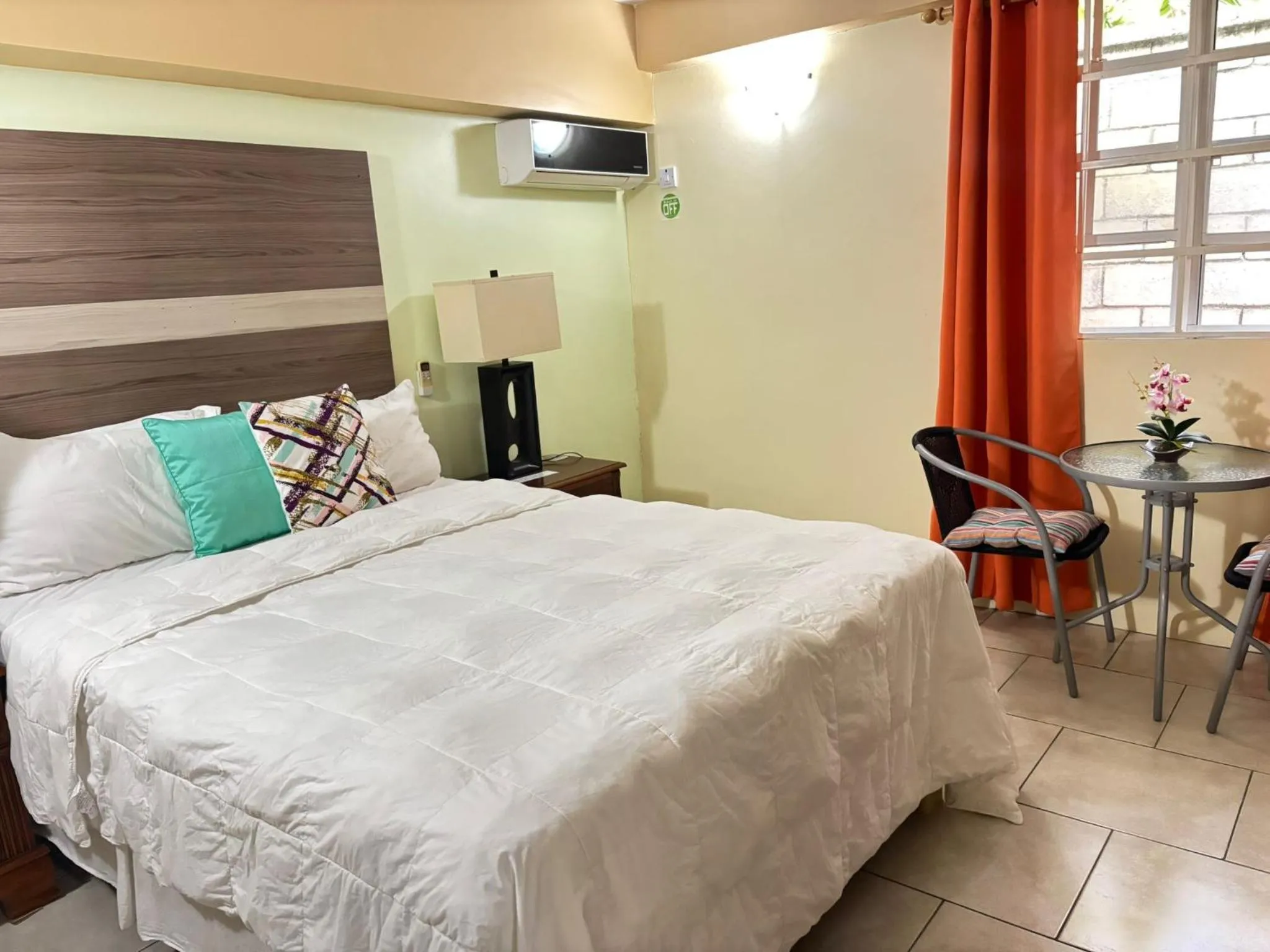 Bedroom, Bed in Matthew's Miracle View