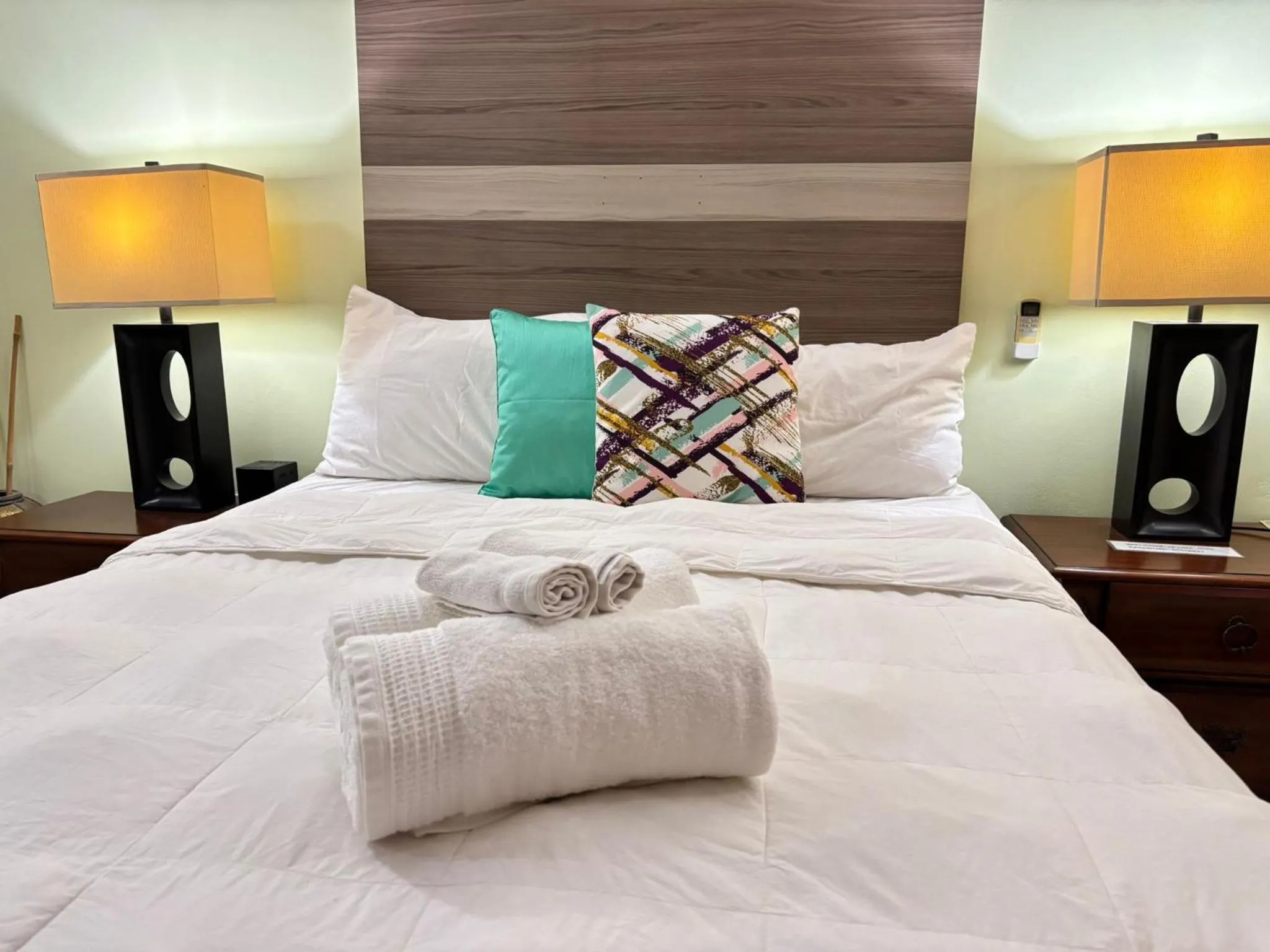 Bedroom, Bed in Matthew's Miracle View