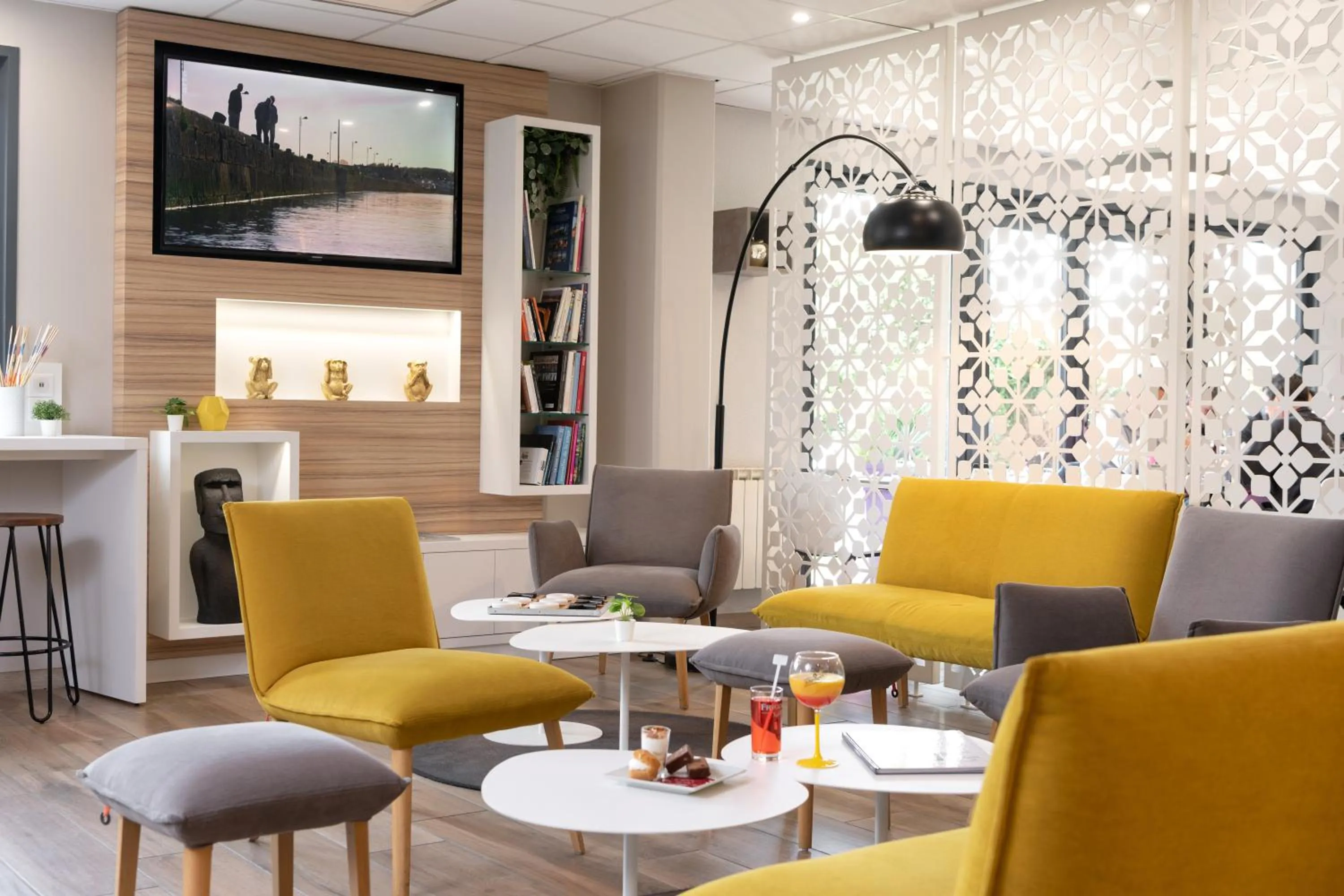 Communal lounge/ TV room in Kyriad Saint-Etienne Centre