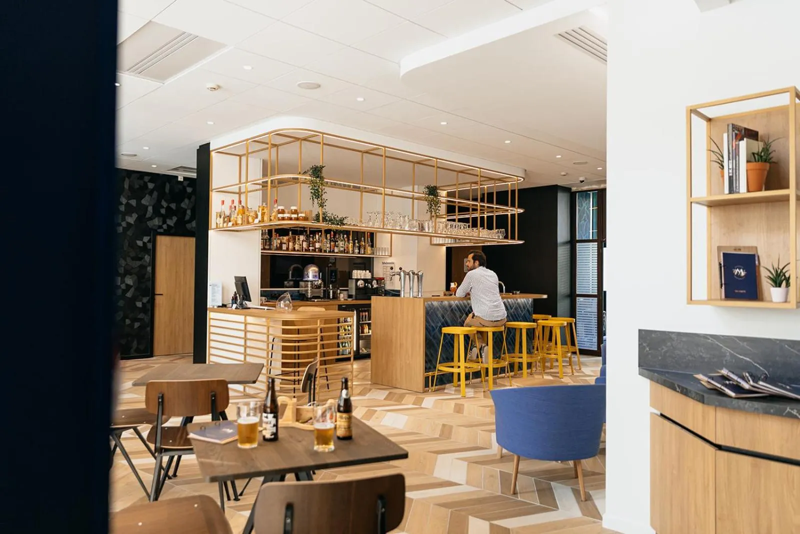 Lounge or bar in Kyriad Metz Centre - Restaurant Moze