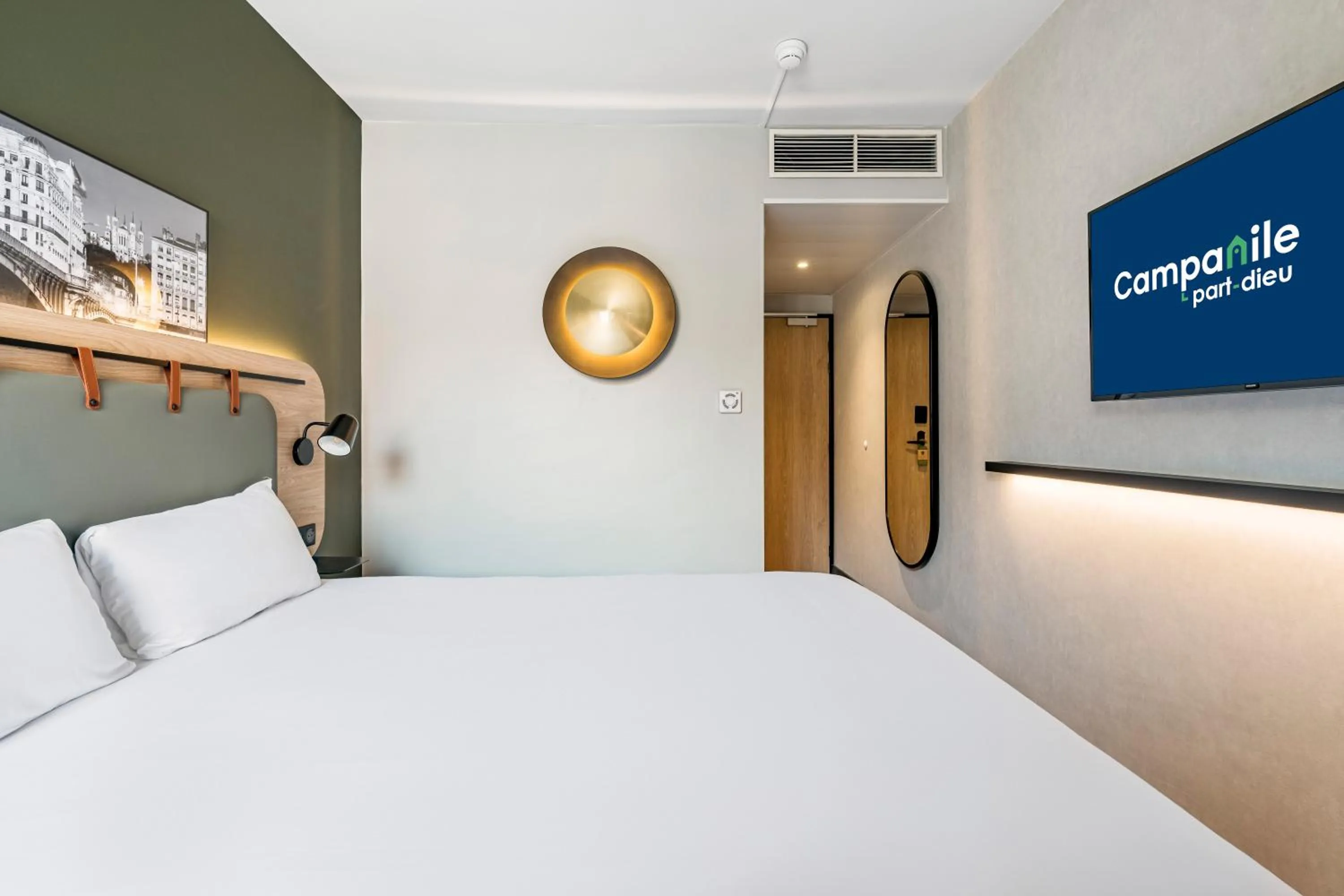 TV and multimedia, Bed in Campanile PRIME Lyon Centre Gare Part-Dieu