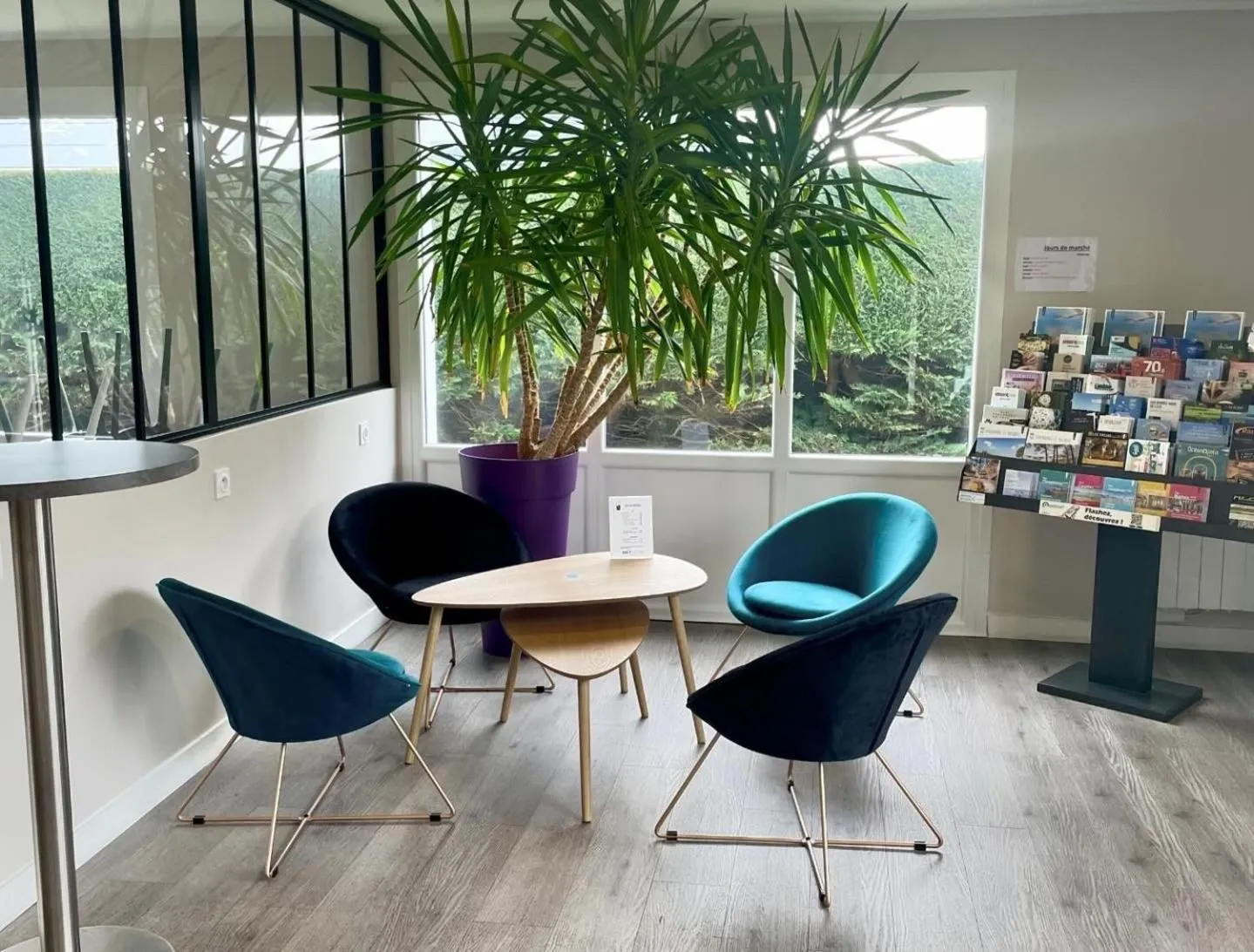 Living room in BRIT HOTEL Confort MORLAIX