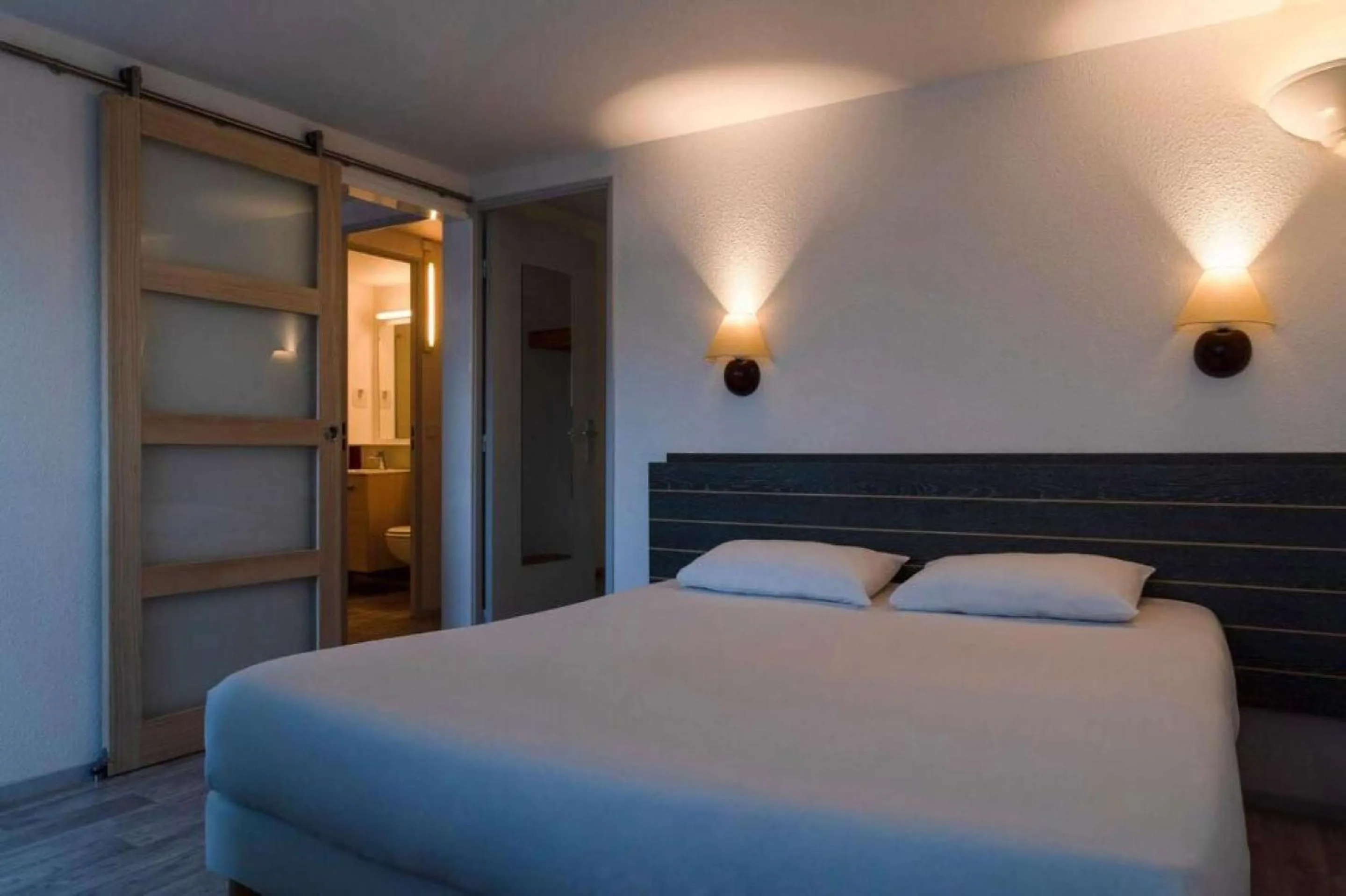 Bedroom, Bed in BRIT HOTEL Confort MORLAIX