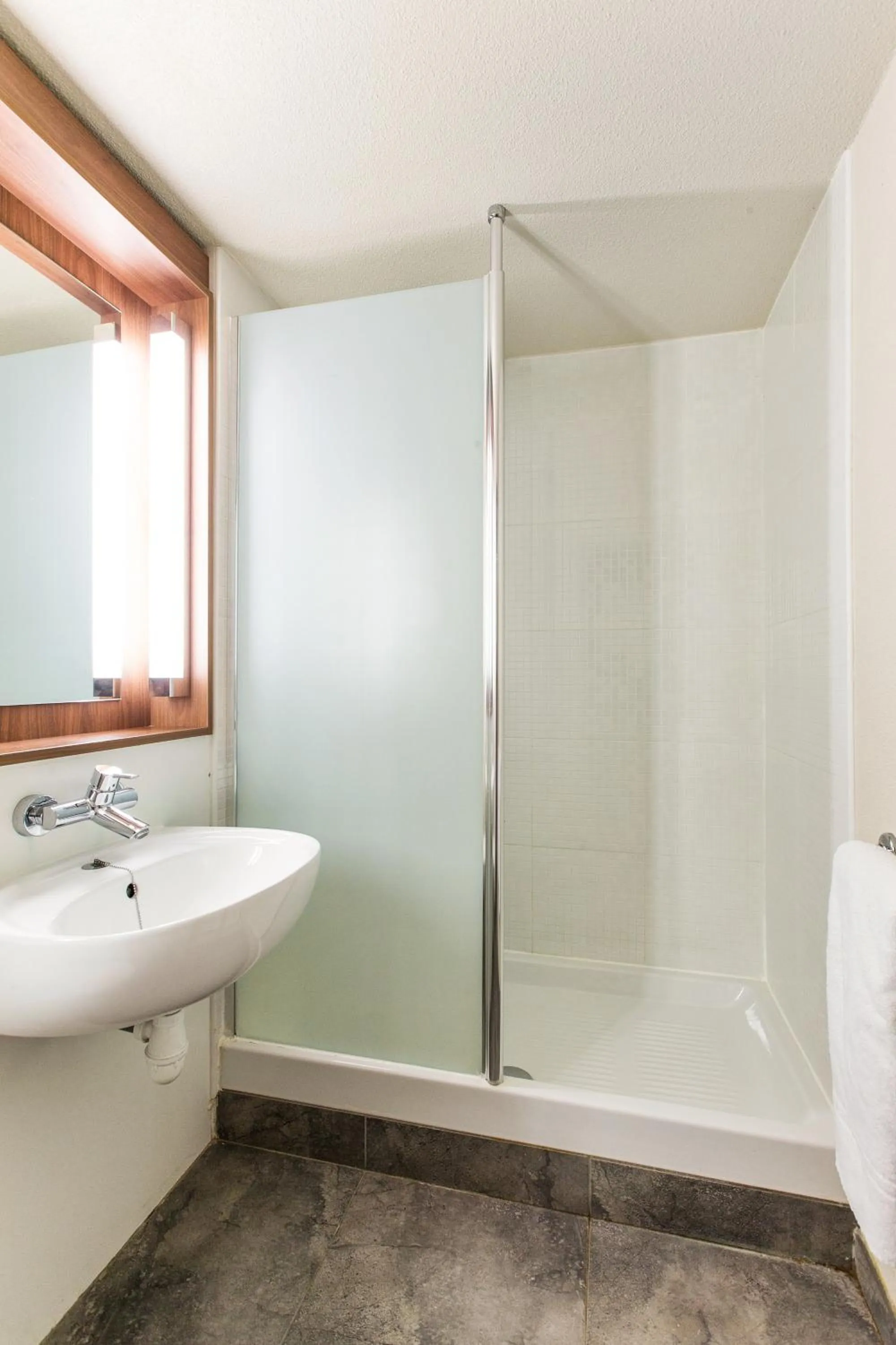 Bathroom in Campanile Conflans-Sainte-Honorine