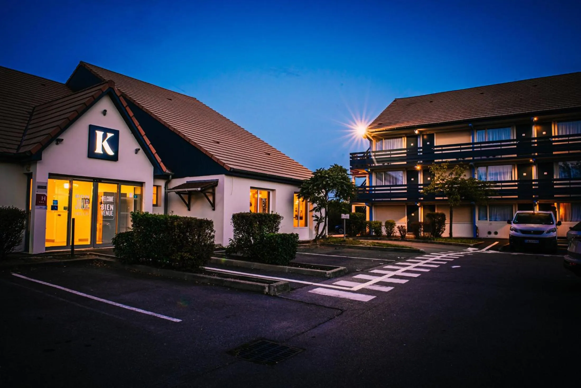 Property building in Kyriad Villeneuve Saint Georges - Hôtel rénové