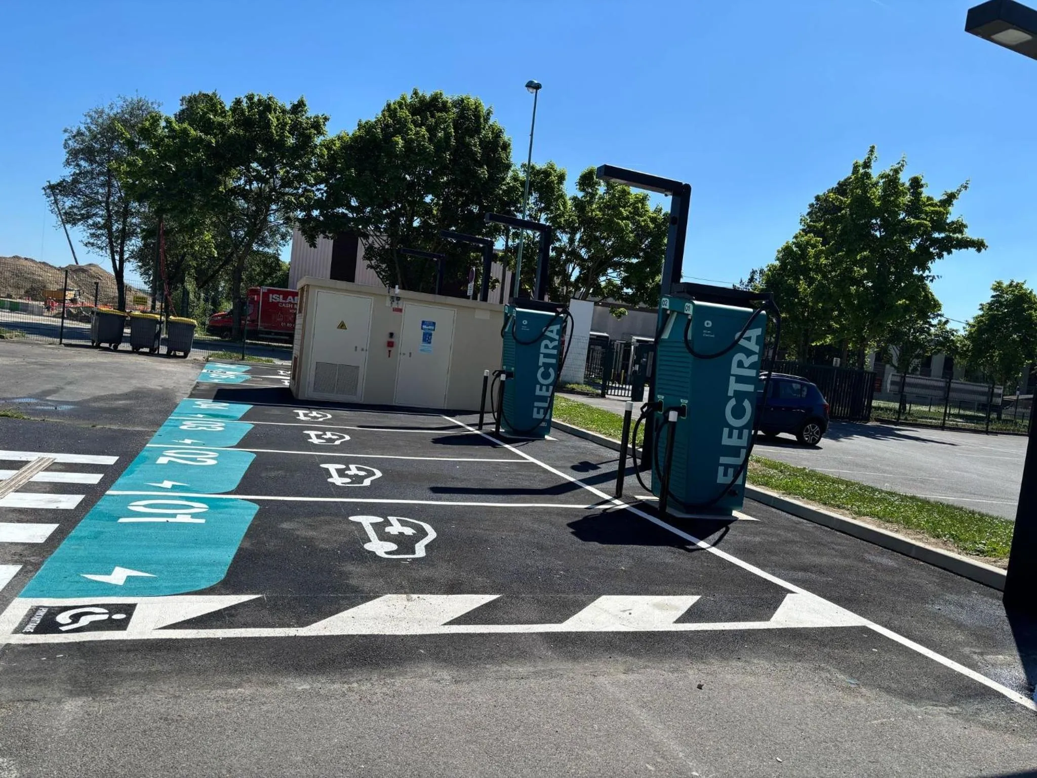 Property building in Kyriad Villeneuve Saint Georges - Hôtel rénové