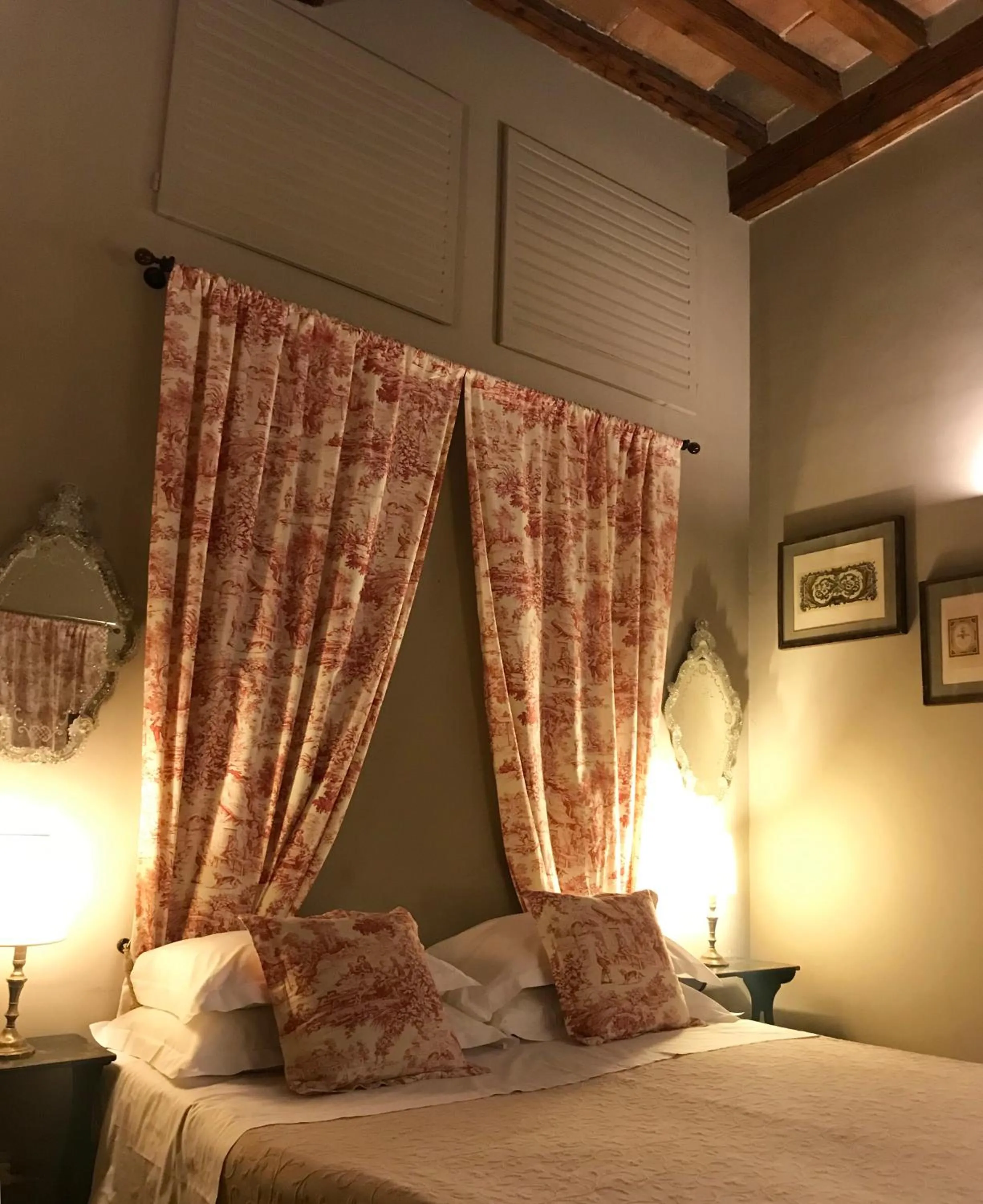 Bed in Capri Moon Guest House