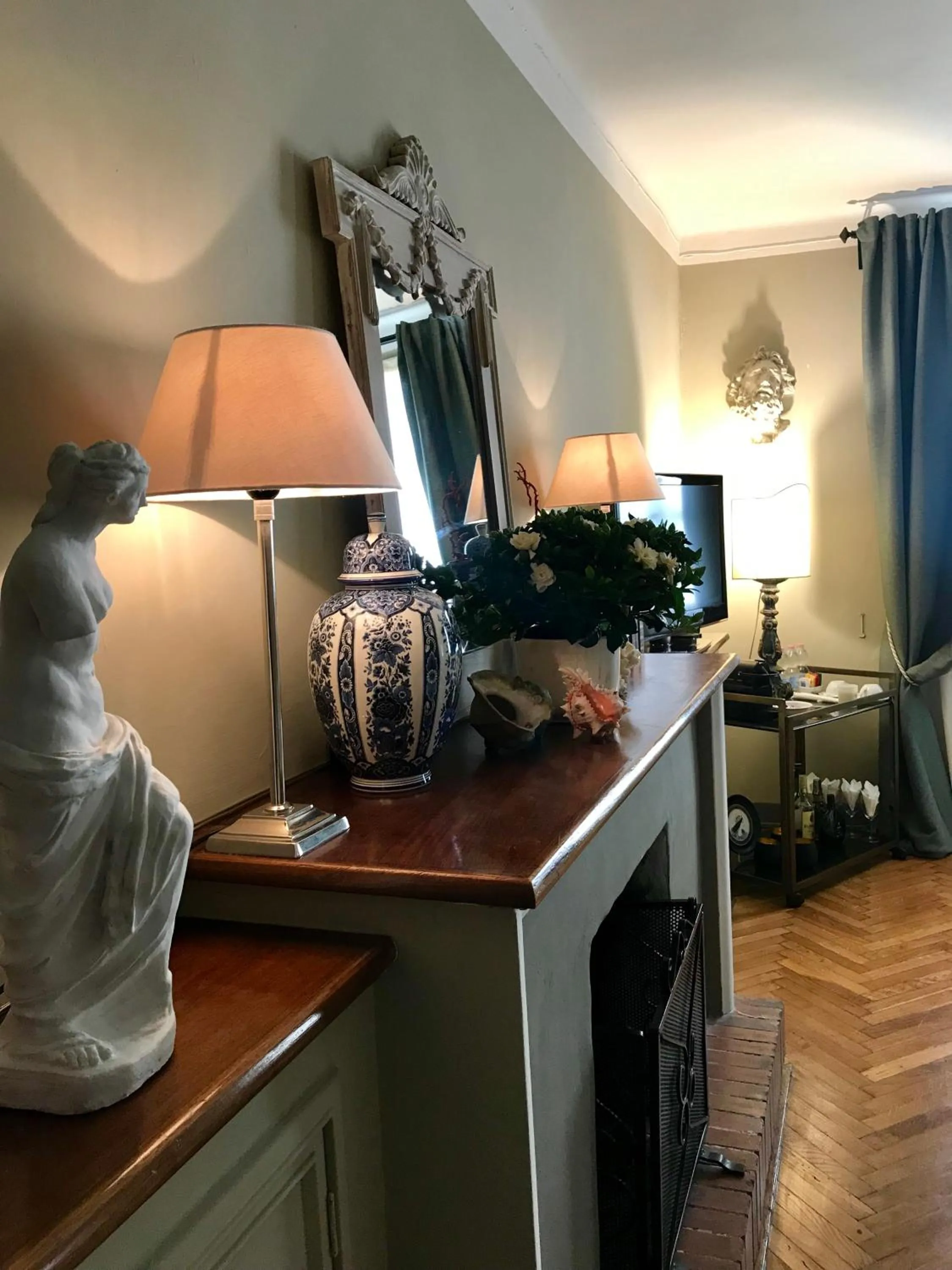 Lounge or bar in Capri Moon Guest House