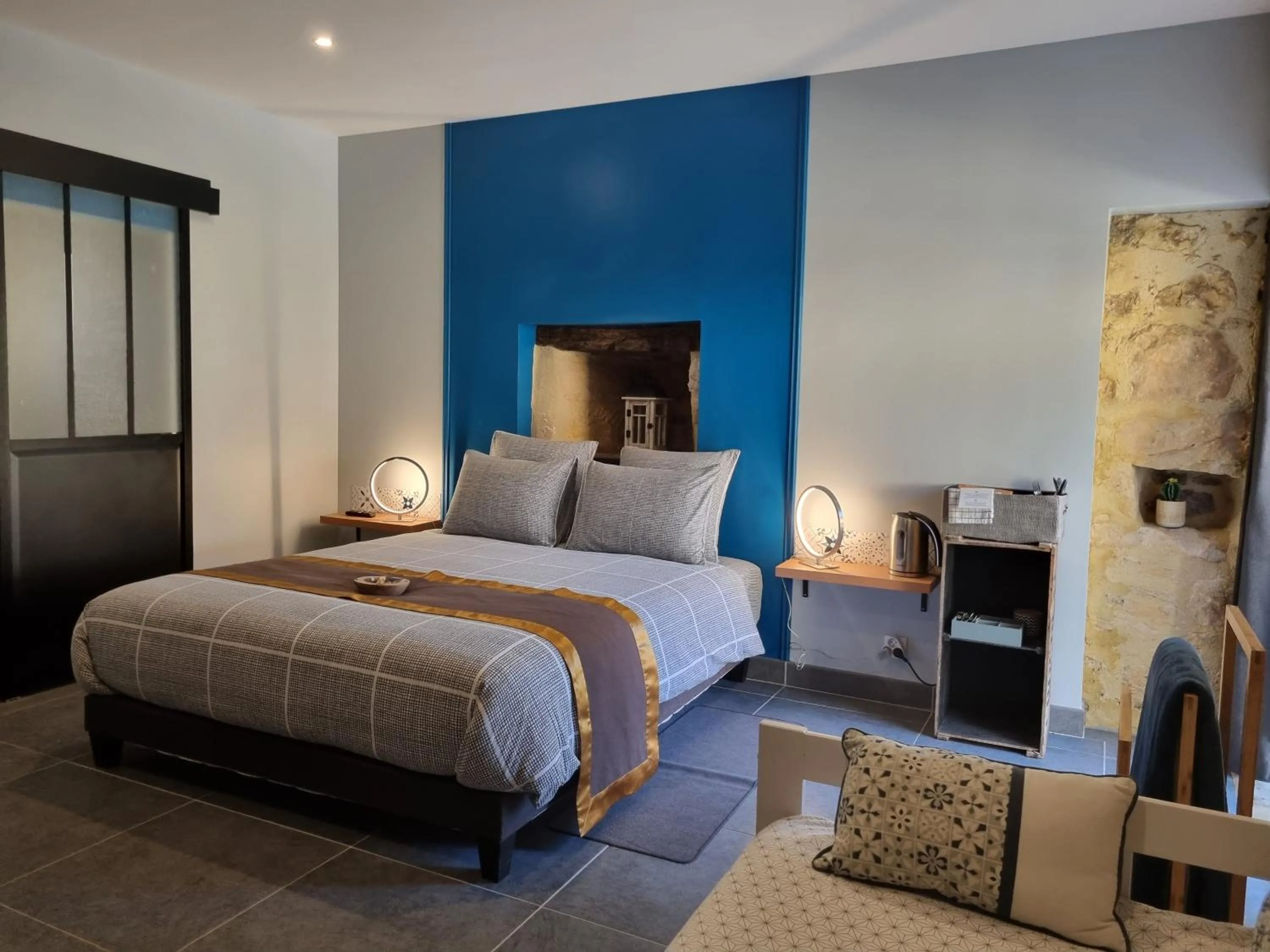 Photo of the whole room, Bed in Le Clos de la Canéda