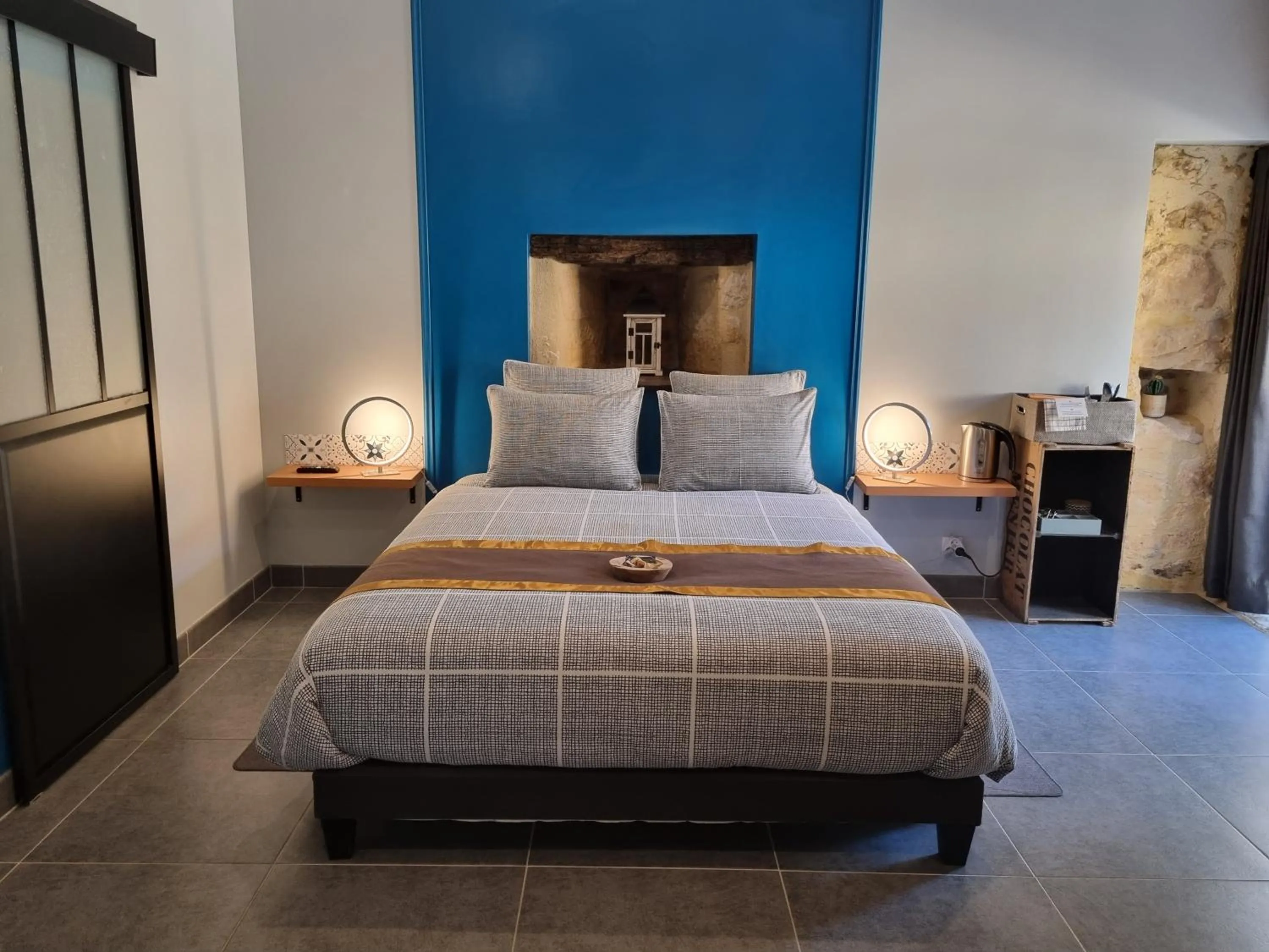 Photo of the whole room, Bed in Le Clos de la Canéda