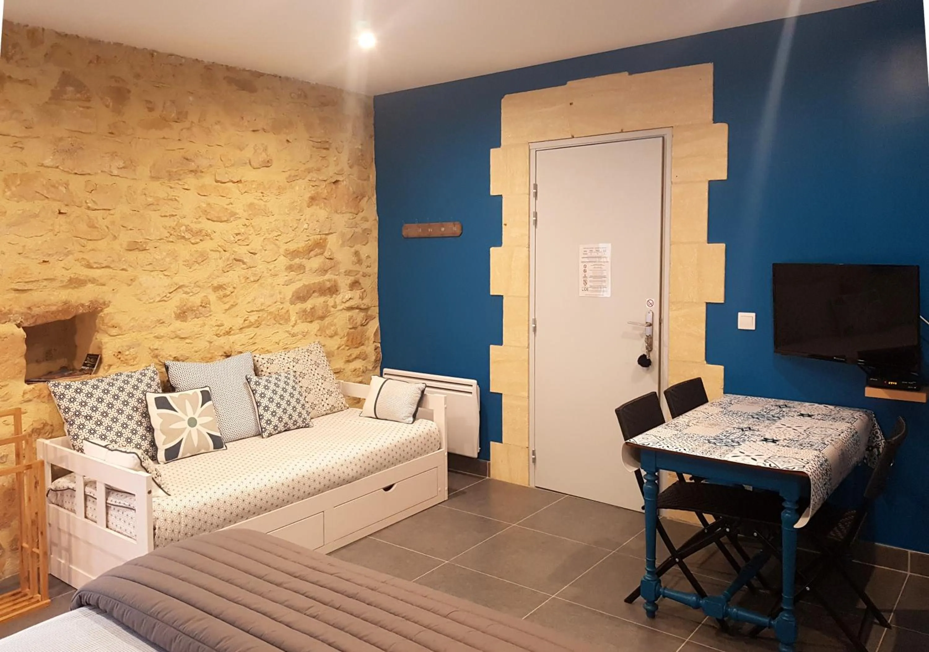 Photo of the whole room in Le Clos de la Canéda