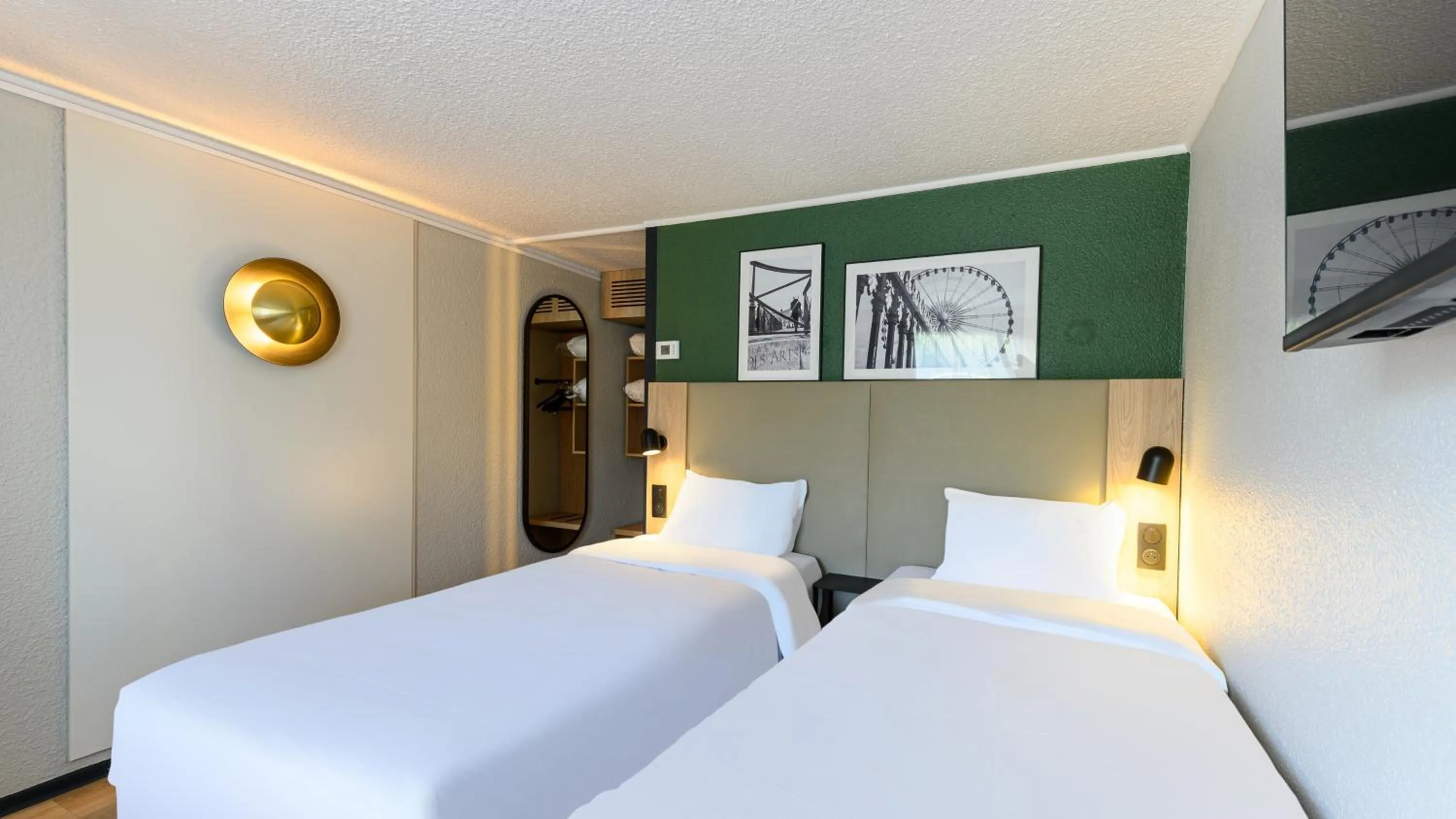 Bedroom, Bed in Campanile Marne-La-Vallée - Torcy