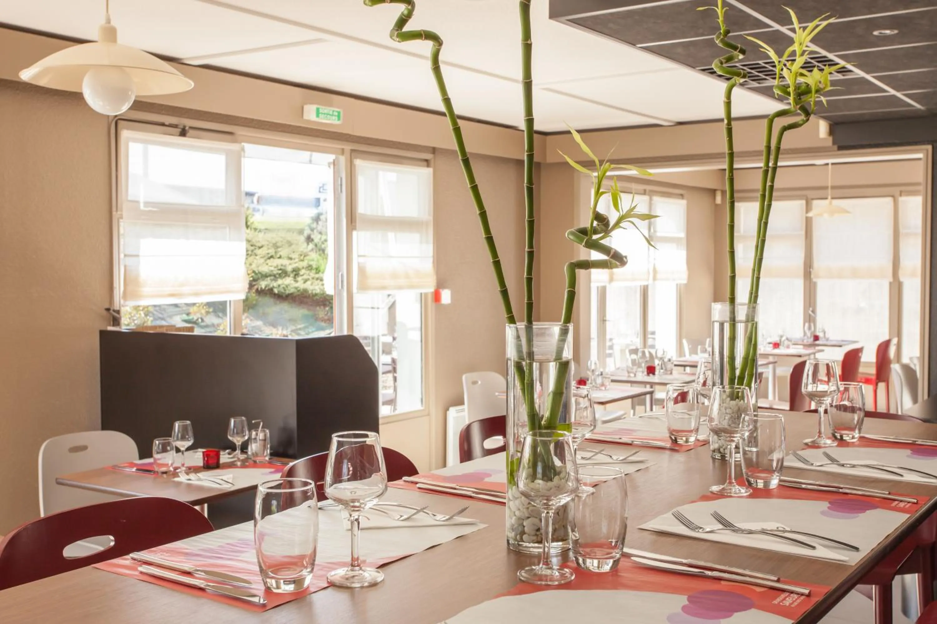 Restaurant/places to eat in Campanile Poitiers