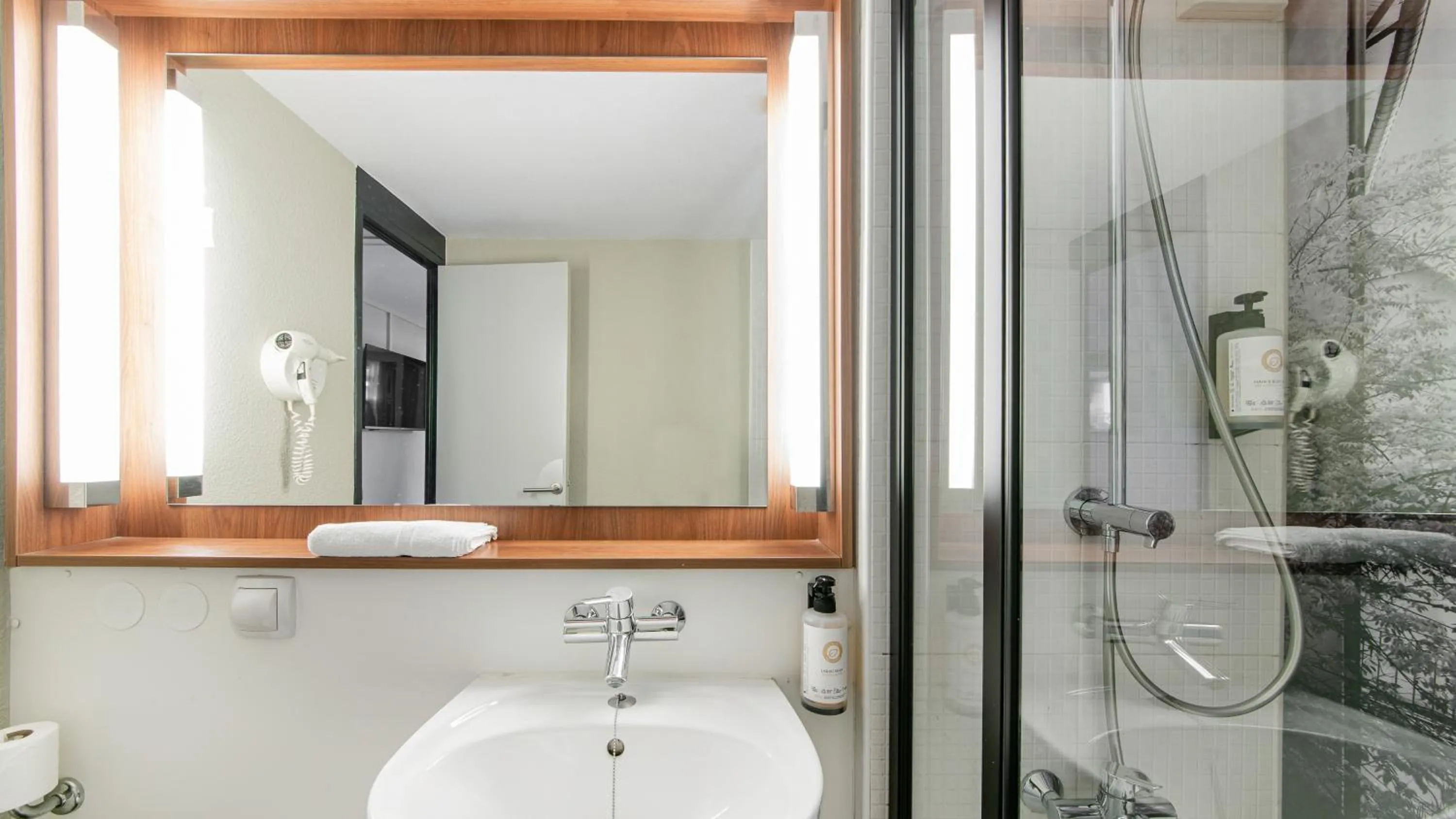 Bathroom in Campanile Poitiers