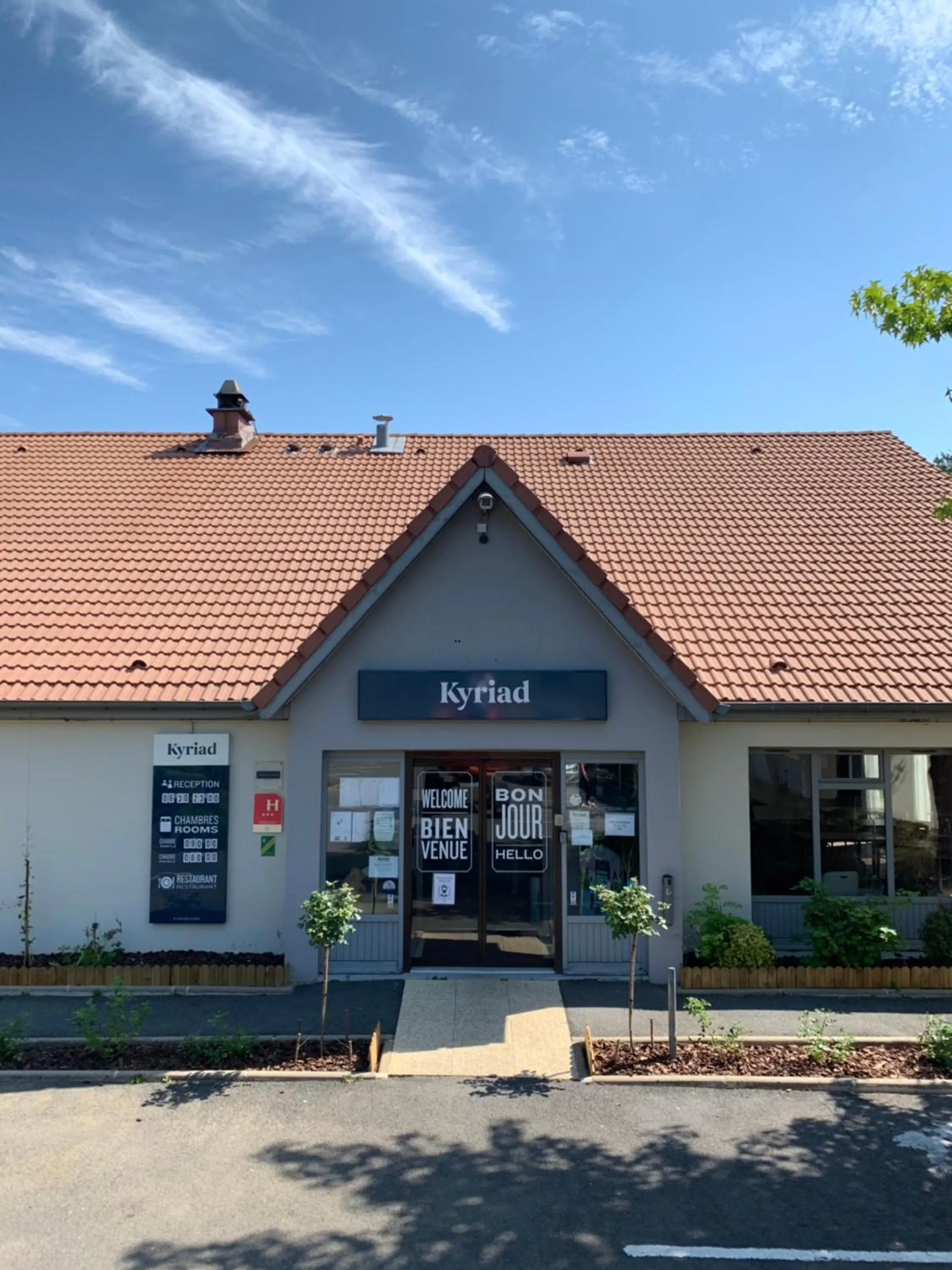 Property building in Kyriad SEDAN