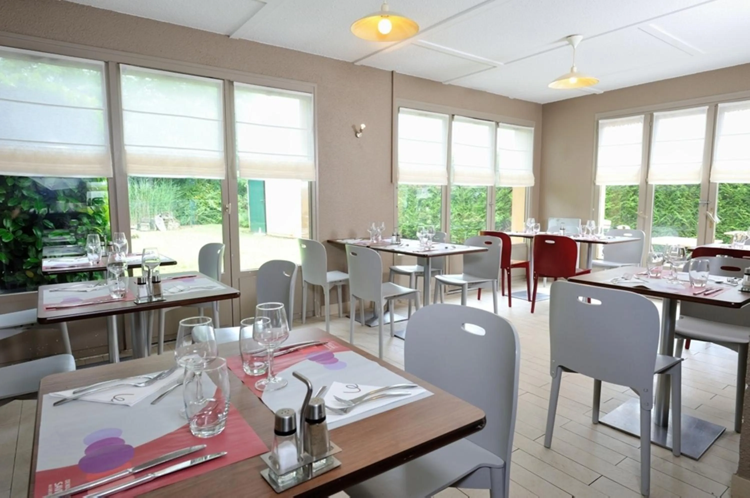 Restaurant/places to eat in Kyriad Direct Soissons