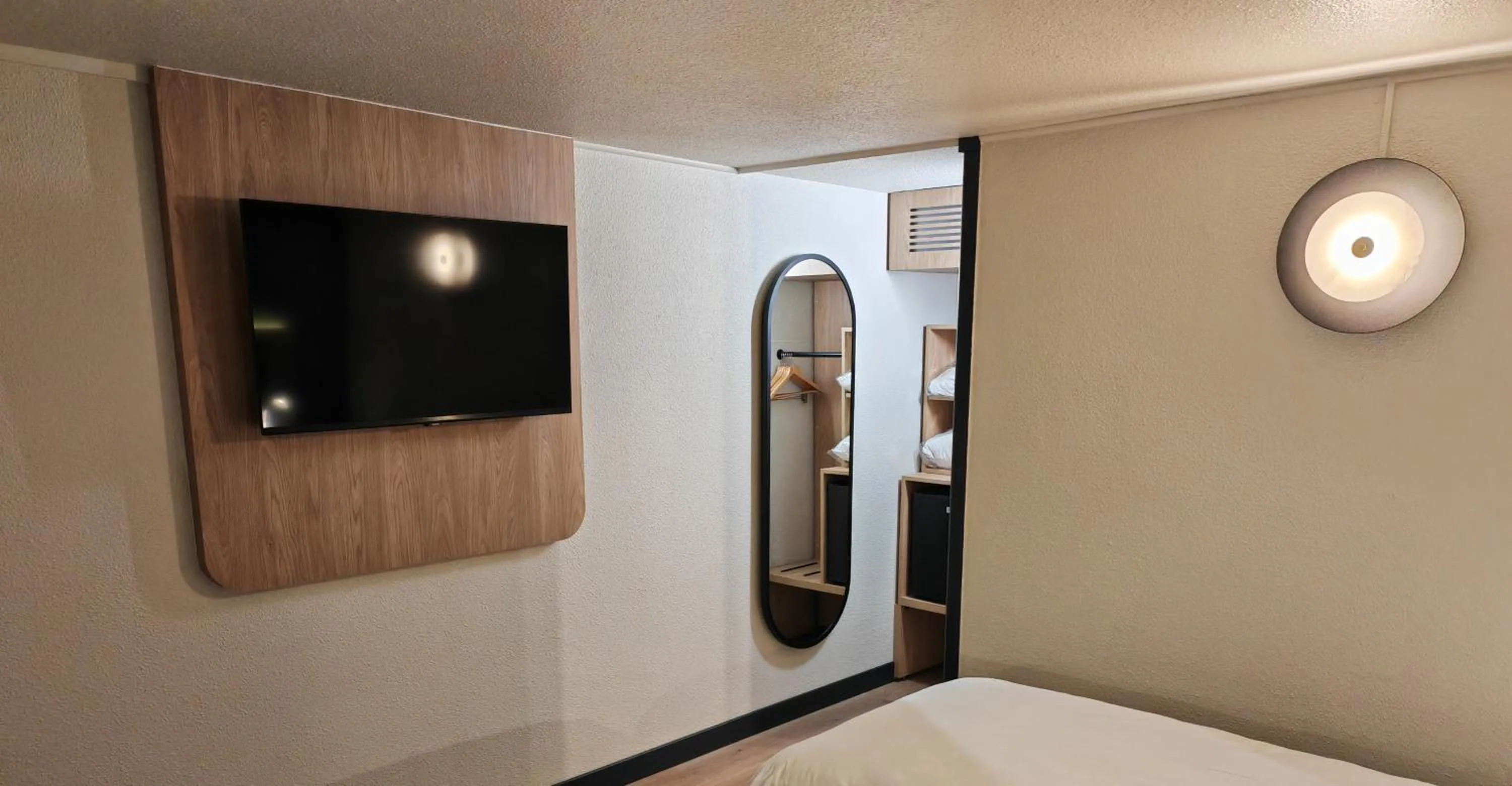 TV and multimedia, Bed in Campanile Lille Sud - Douai Cuincy