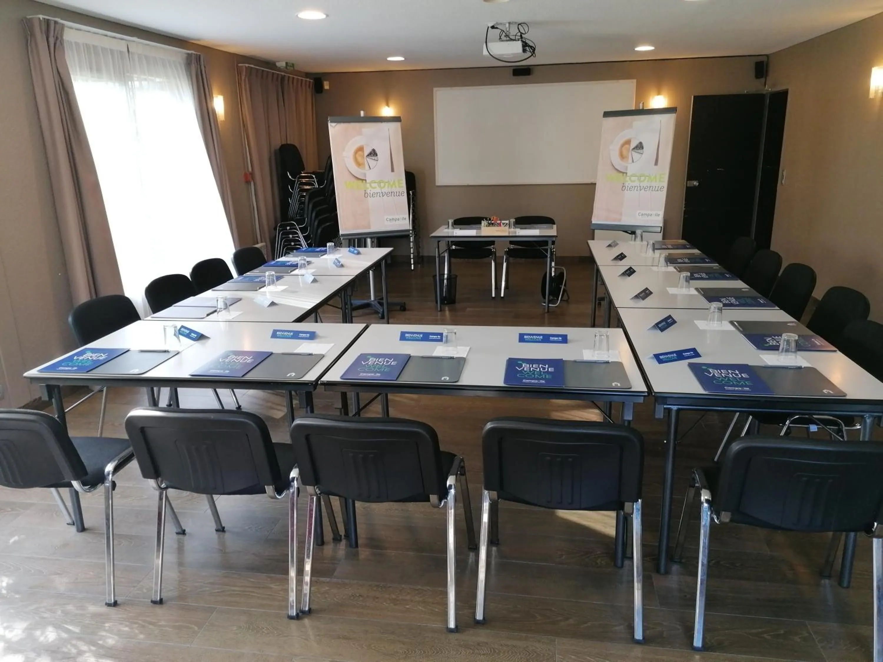 Meeting/conference room in Campanile Bayeux
