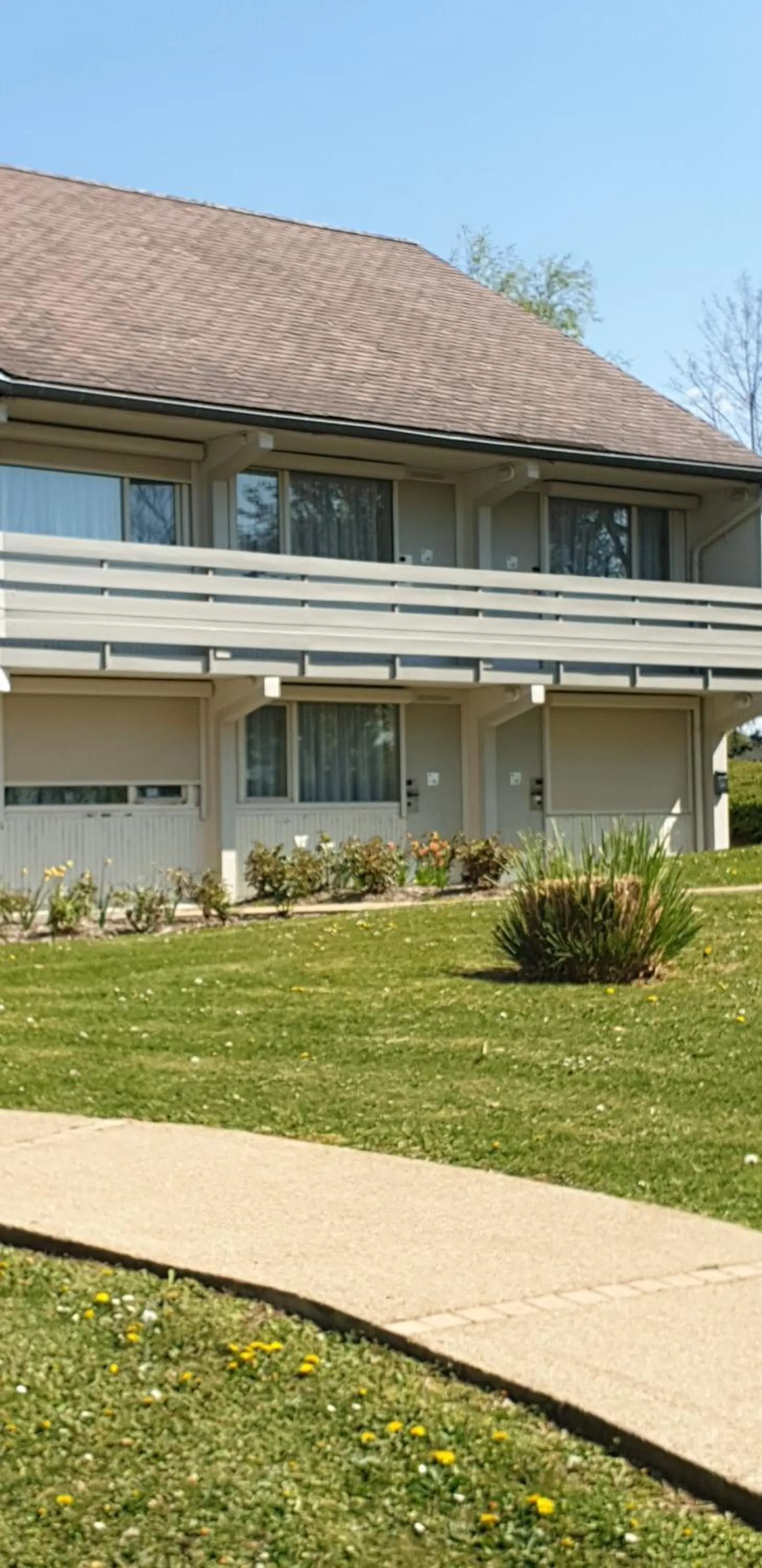 Garden view in Hotel Campanile Besançon Nord Ecole Valentin