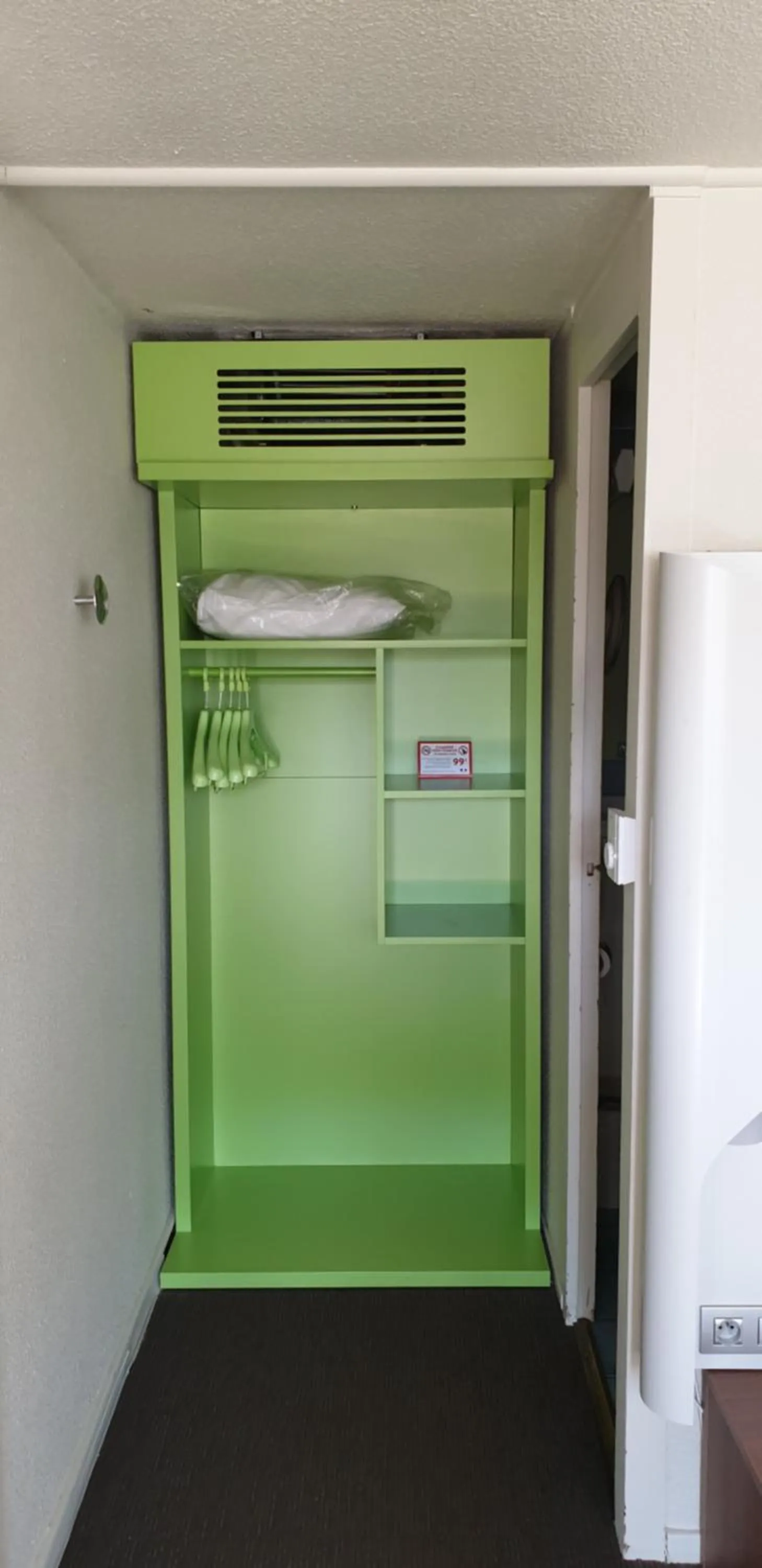 Bedroom in Hotel Campanile Besançon Nord Ecole Valentin