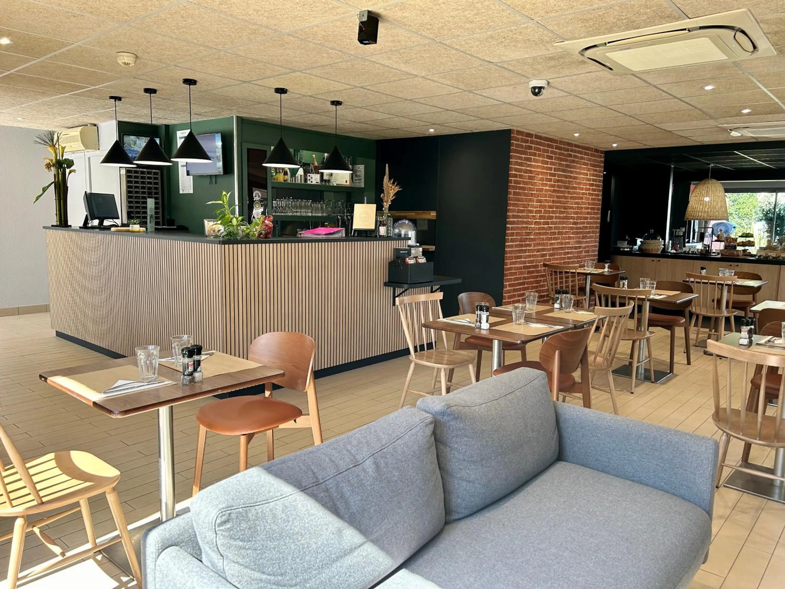 Restaurant/places to eat in Campanile Bordeaux Sud Hopital Haut Leveque - Pessac