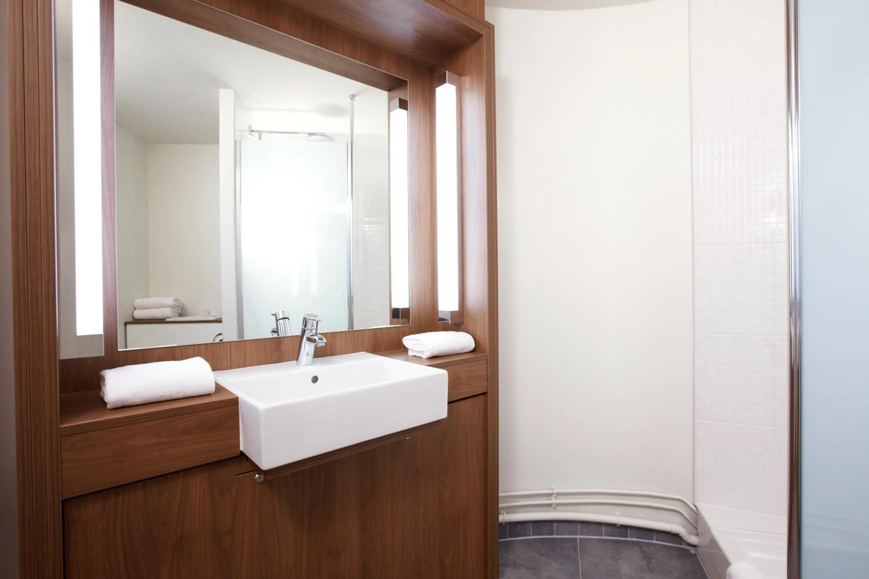 Bathroom in Campanile Bordeaux Sud Hopital Haut Leveque - Pessac