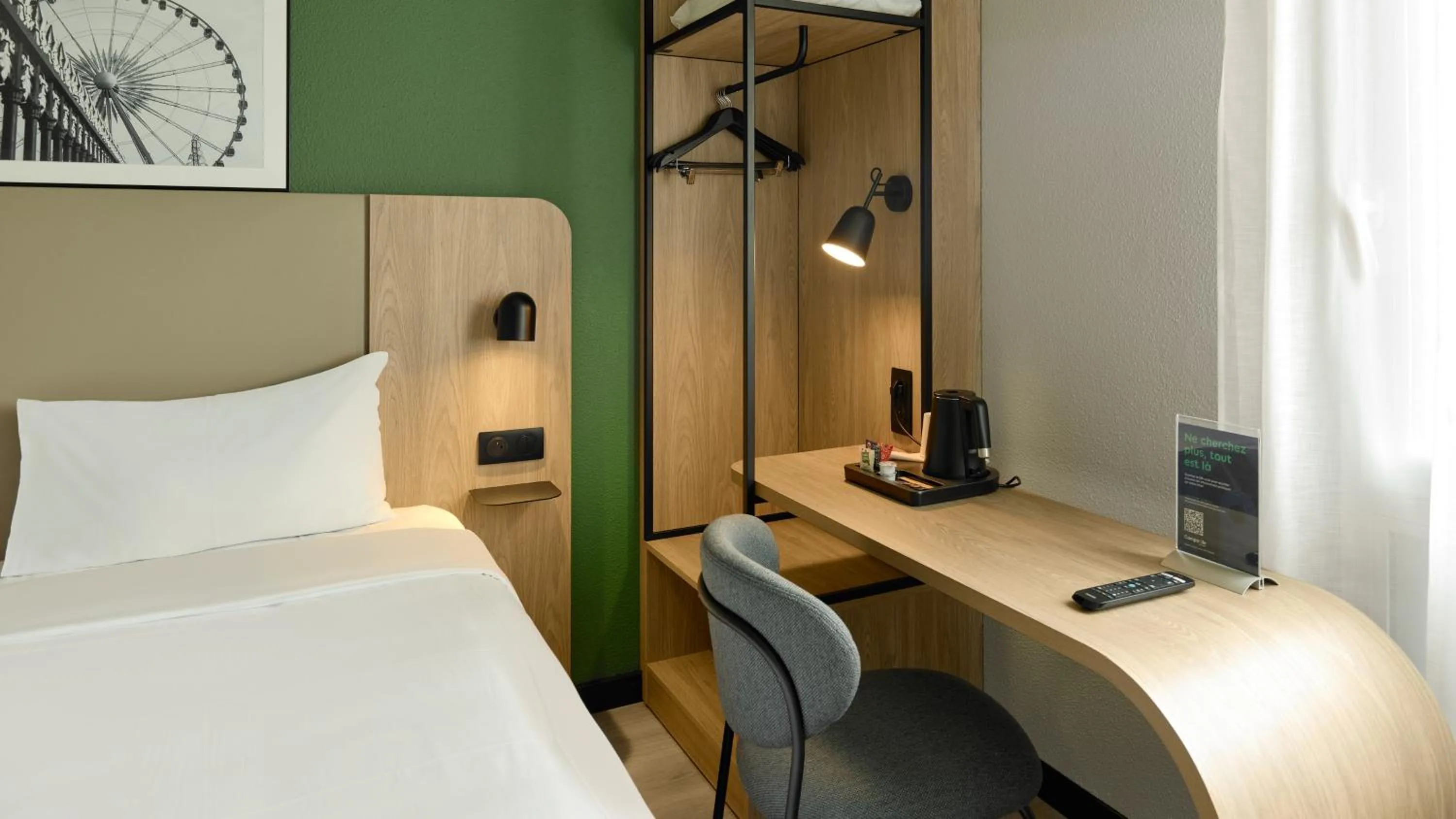 Bedroom, Bed in Campanile Paris Est - Pantin