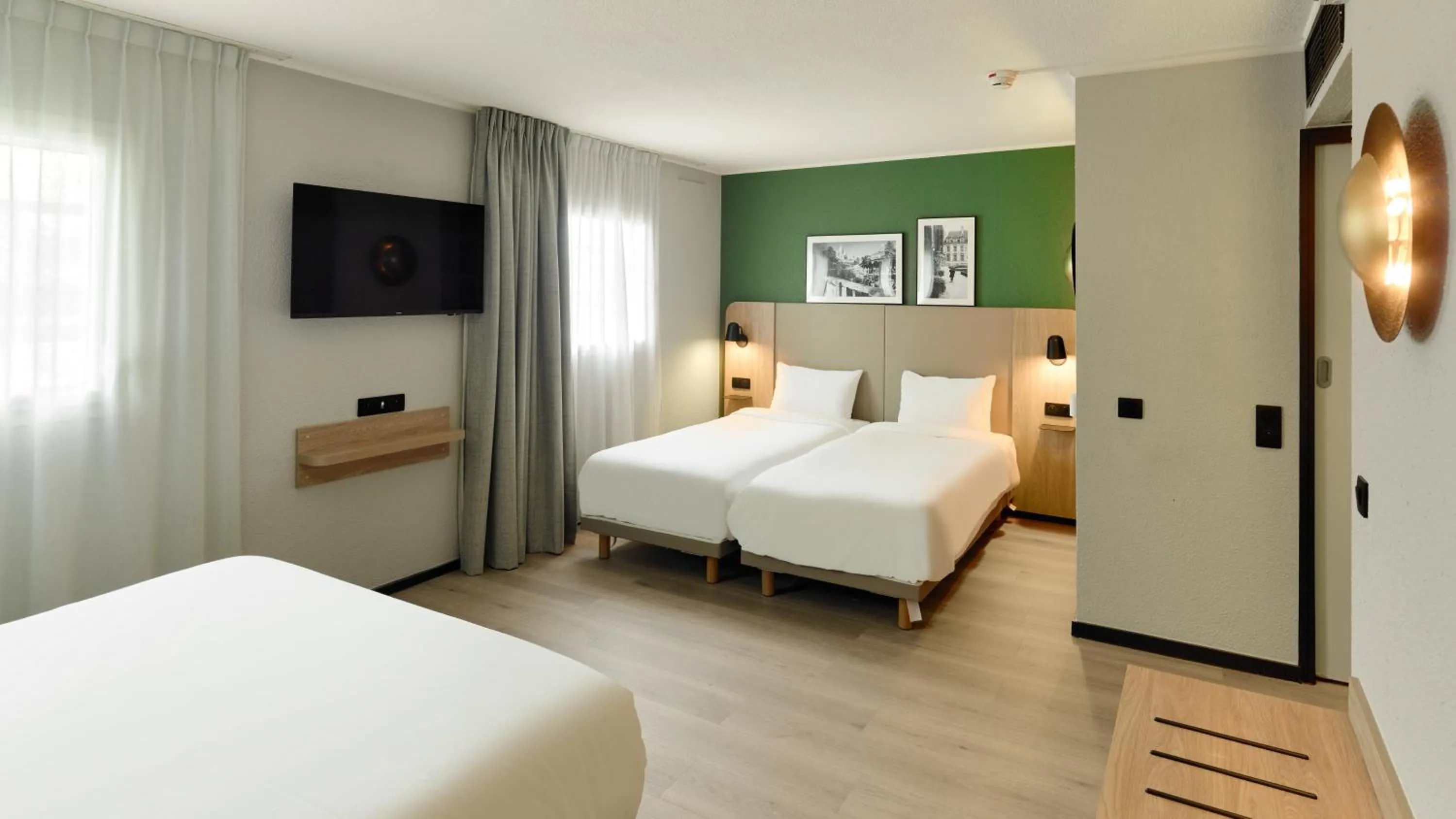 Bed in Campanile Paris Est - Pantin