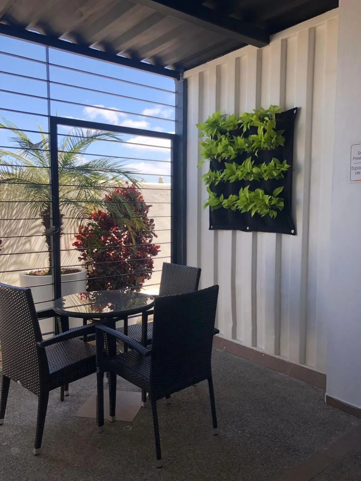 Property building in Container Inn Hotel Aeropuerto