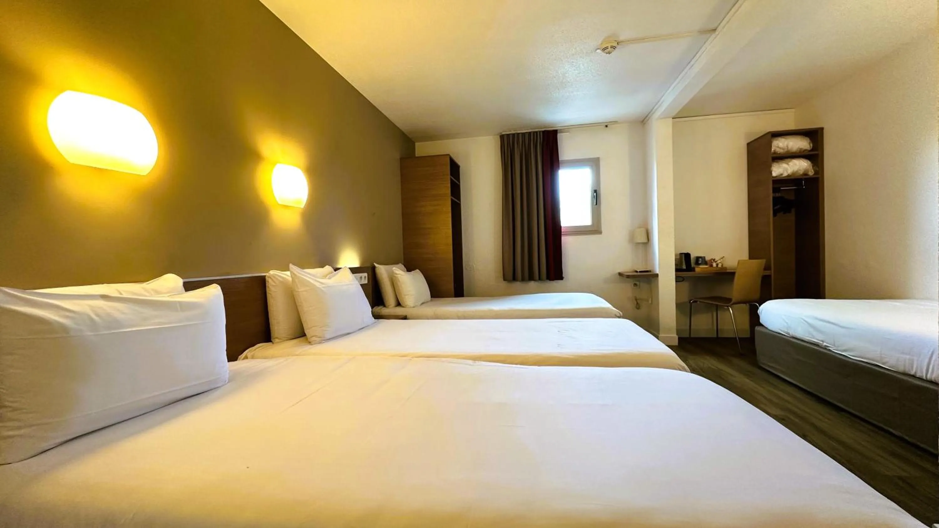 Bedroom, Bed in Kyriad Le Bourget Centre- Parc Des Expositions