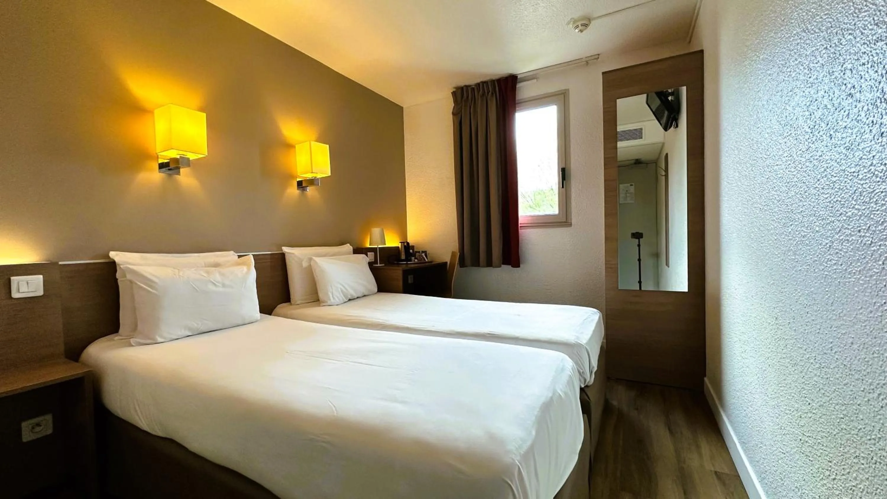 Bedroom, Bed in Kyriad Le Bourget Centre- Parc Des Expositions