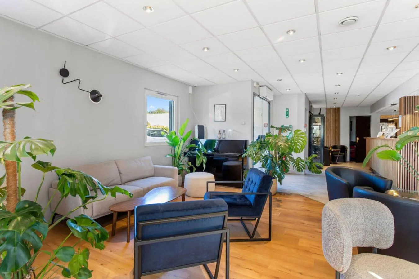 Communal lounge/ TV room in Kyriad Deauville - St Arnoult