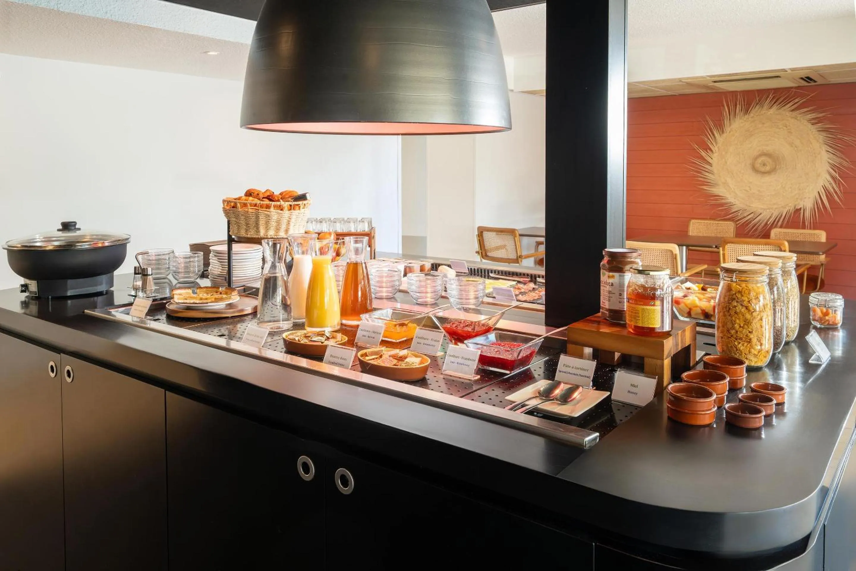 Breakfast in Sure Hotel by Best Western Valence Nord-Restaurant
