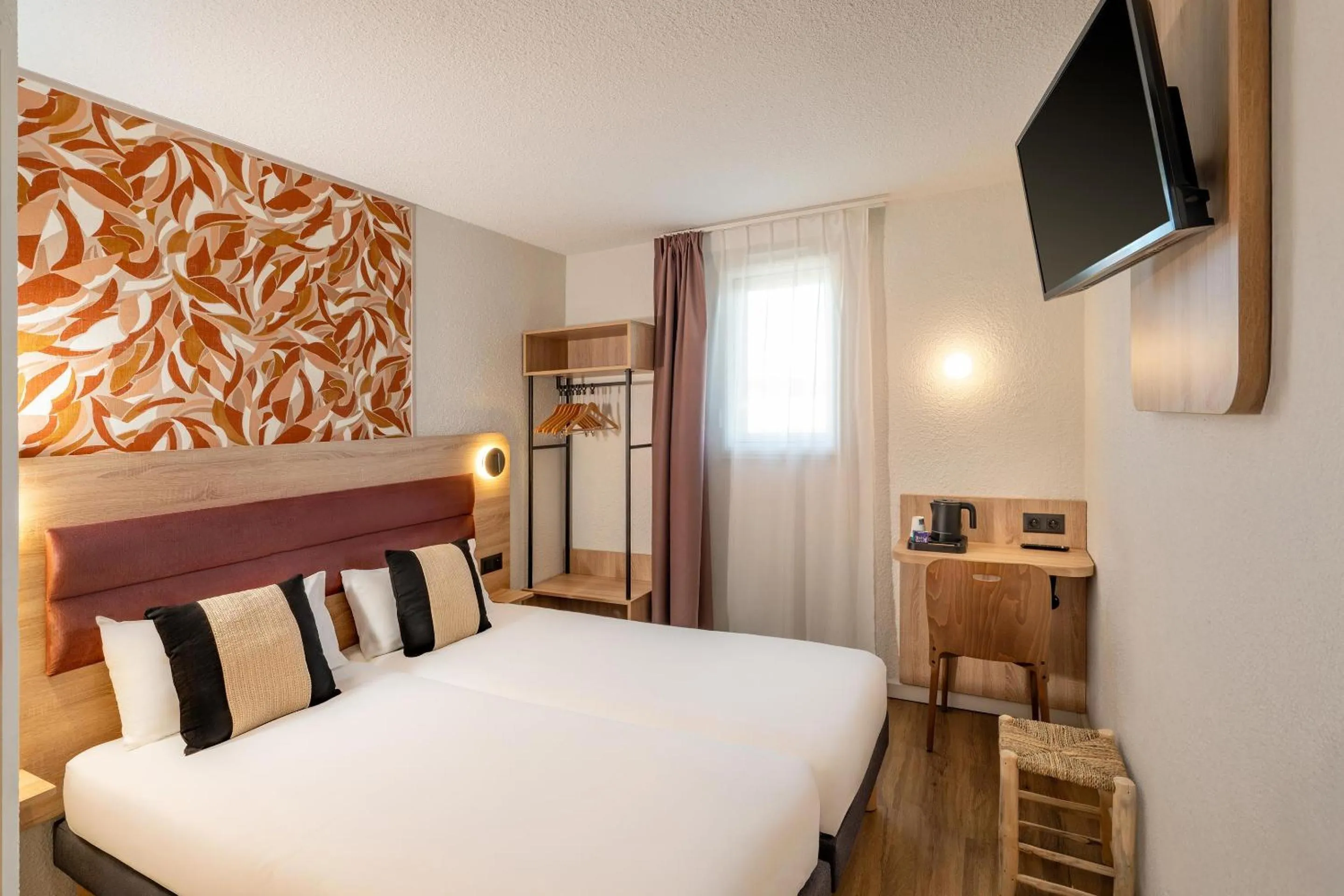 Bedroom, Bed in Sure Hotel by Best Western Valence Nord-Restaurant