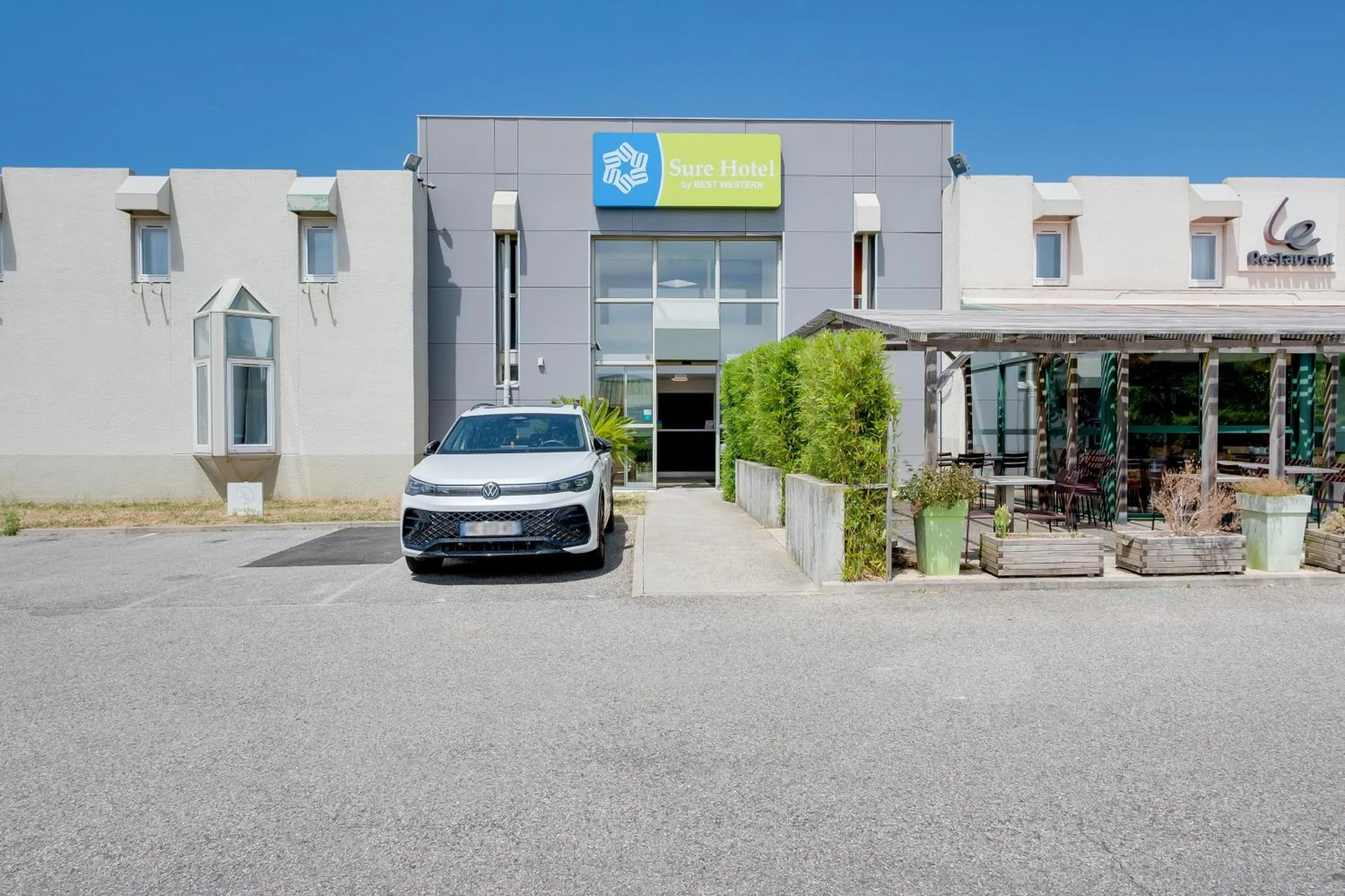 Property building in Sure Hotel by Best Western Valence Nord