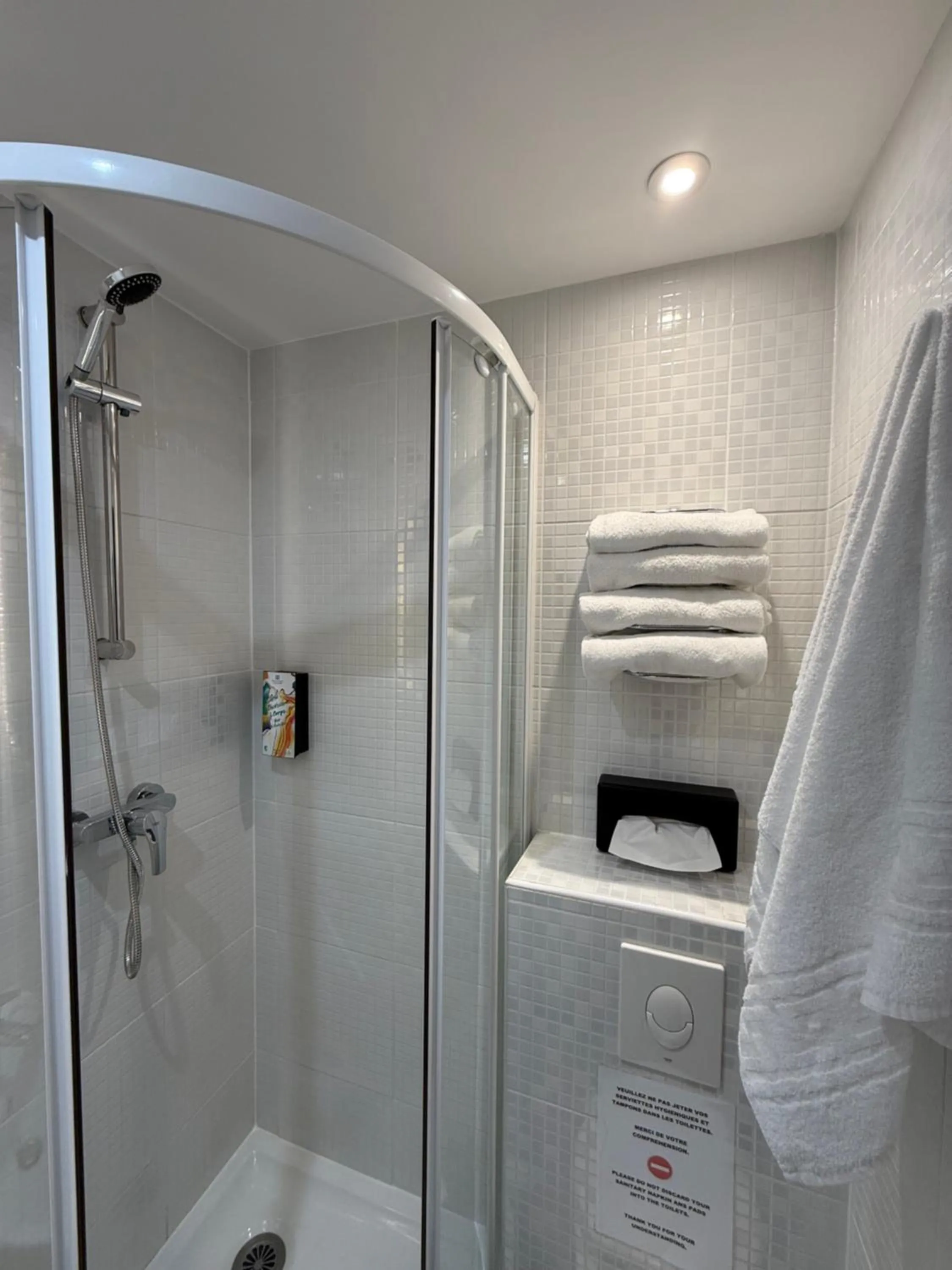 Bathroom in Sure Hotel by Best Western Valence Nord