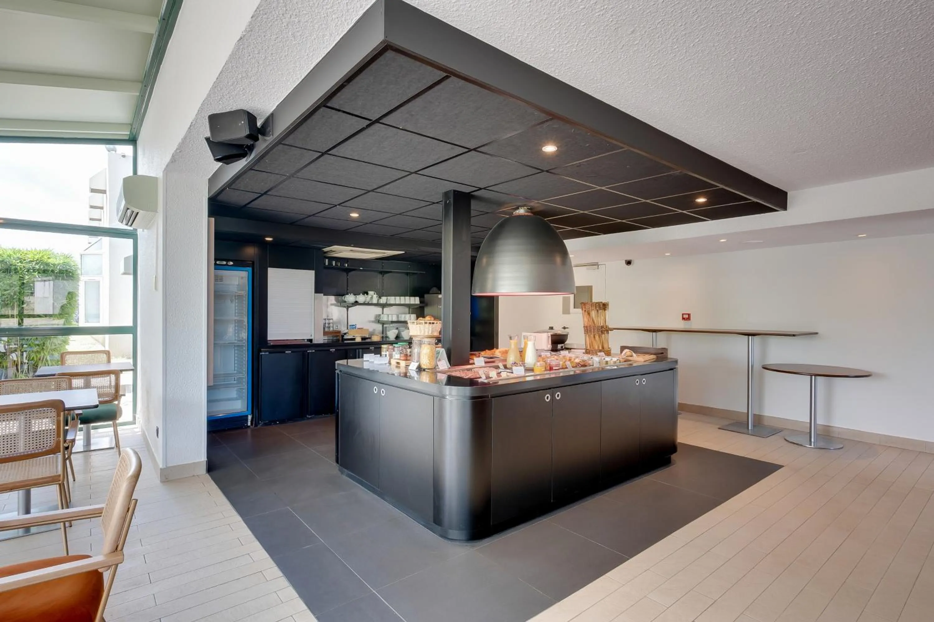 Breakfast in Sure Hotel by Best Western Valence Nord