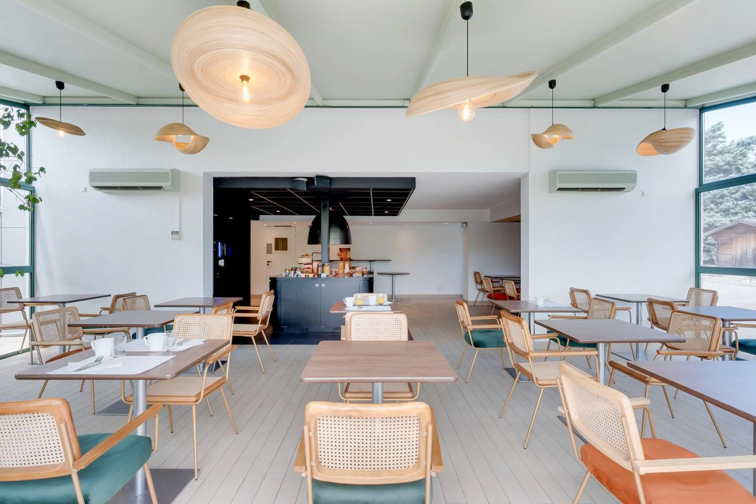 Restaurant/places to eat in Sure Hotel by Best Western Valence Nord