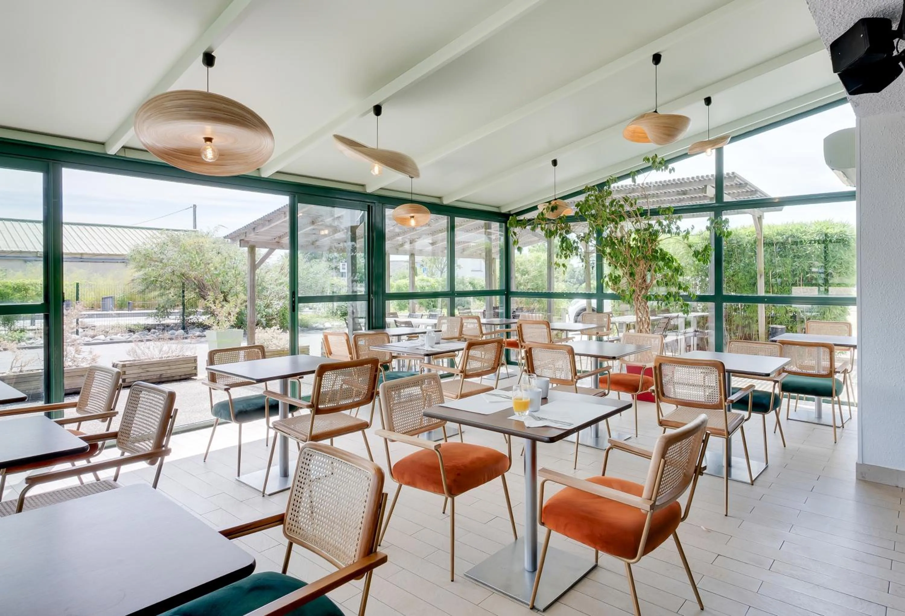 Restaurant/places to eat in Sure Hotel by Best Western Valence Nord