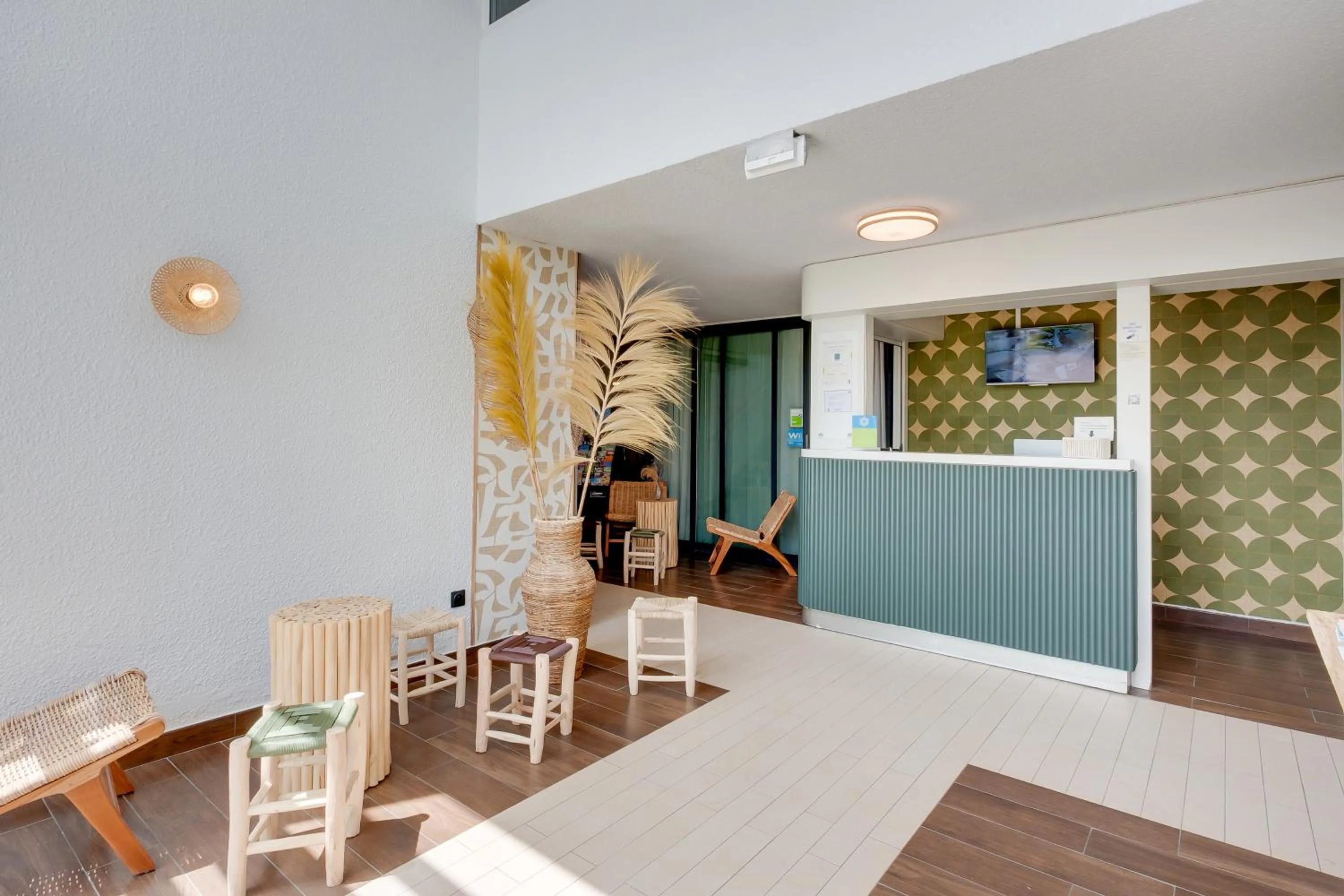 Lobby or reception in Sure Hotel by Best Western Valence Nord