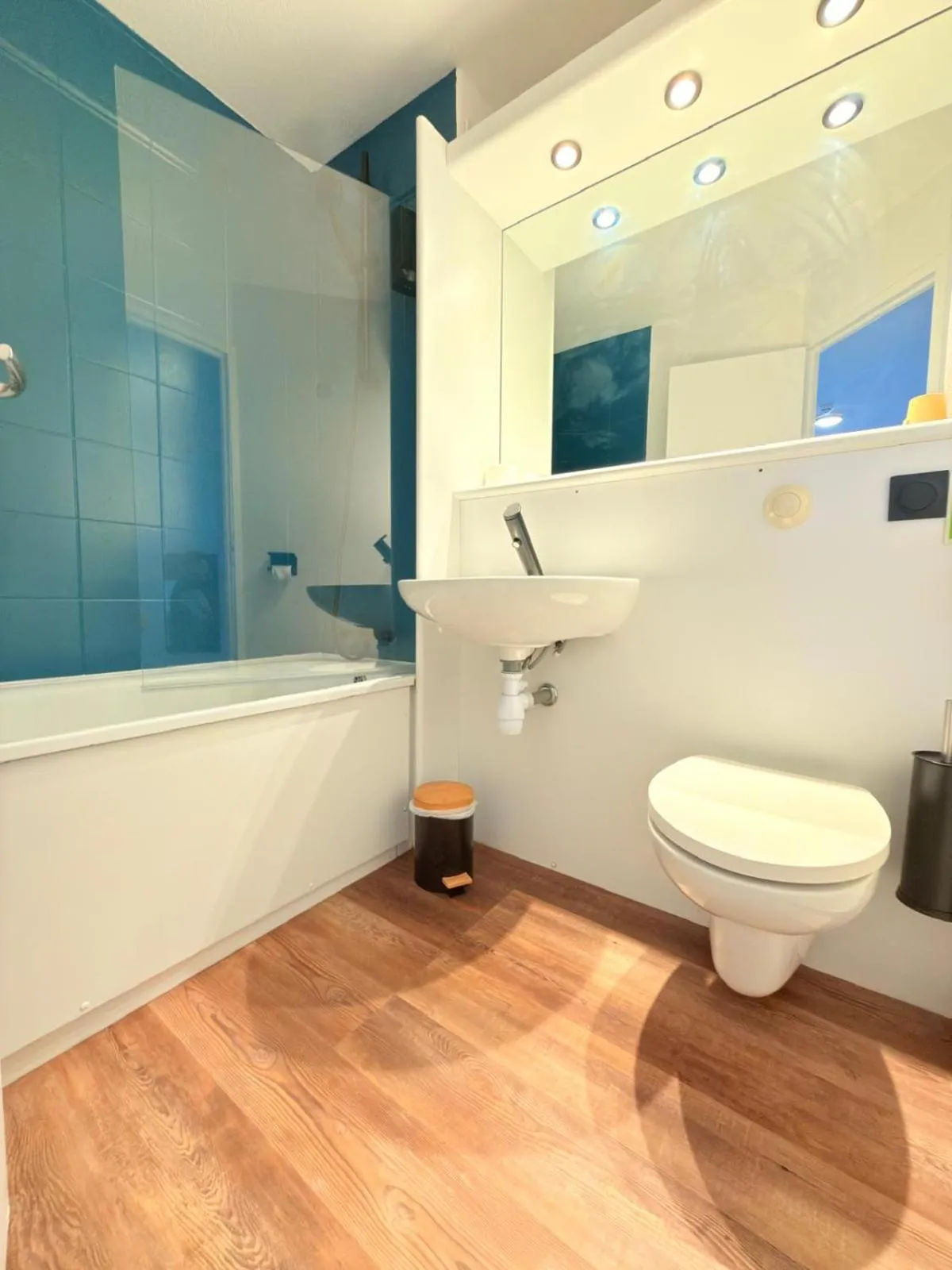 Bathroom in Kyriad Blois Sud - Vineuil