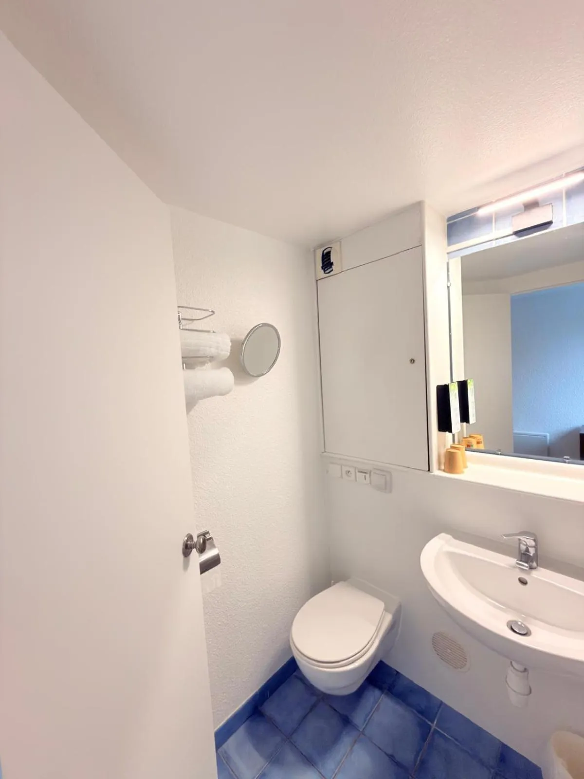 Bathroom in Kyriad Blois Sud - Vineuil